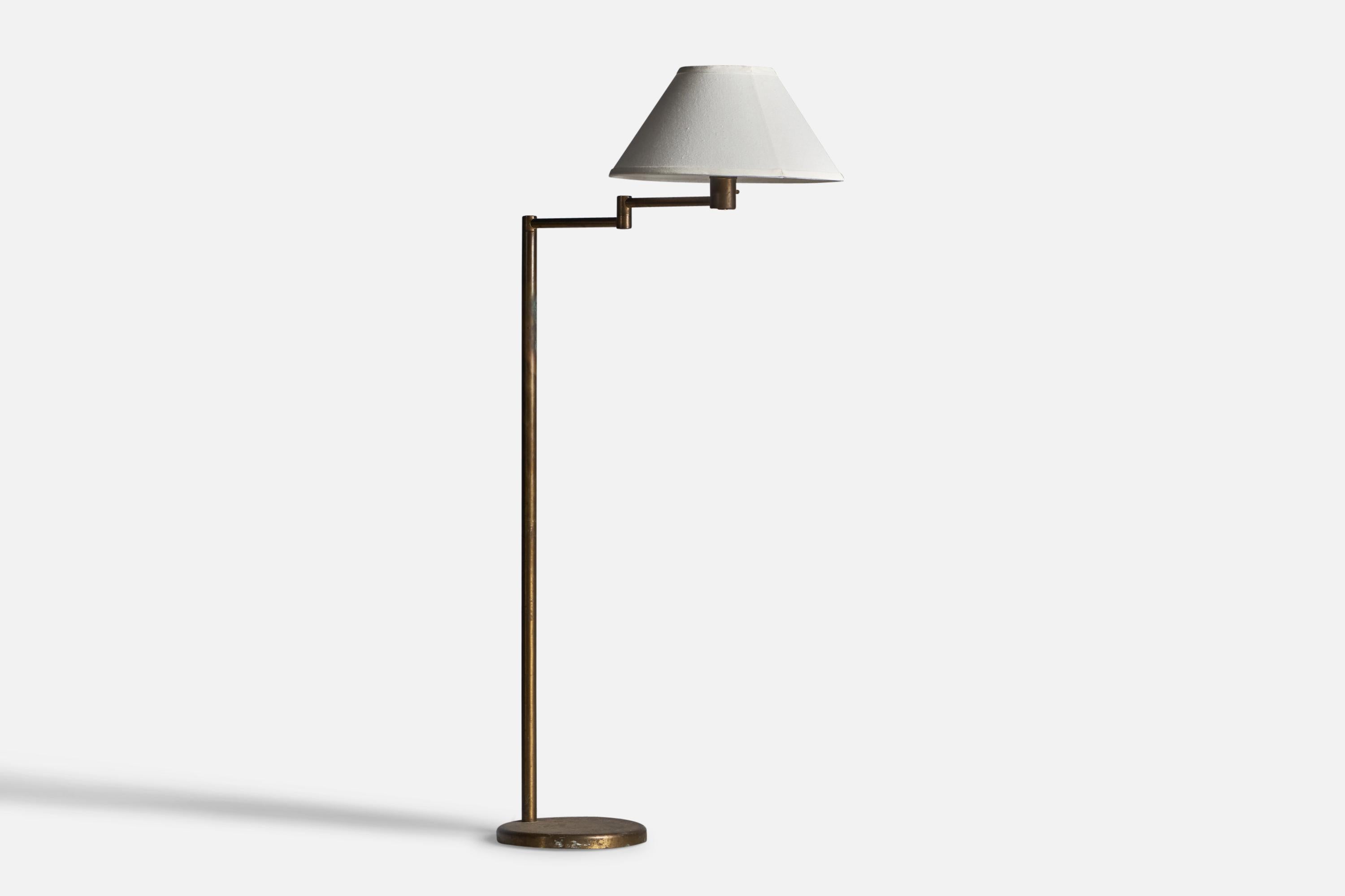 An adjustable brass and white fabric floor lamp designed and produced by Walter Van Nessen, USA, c. 1930s.

Overall Dimensions: 49
