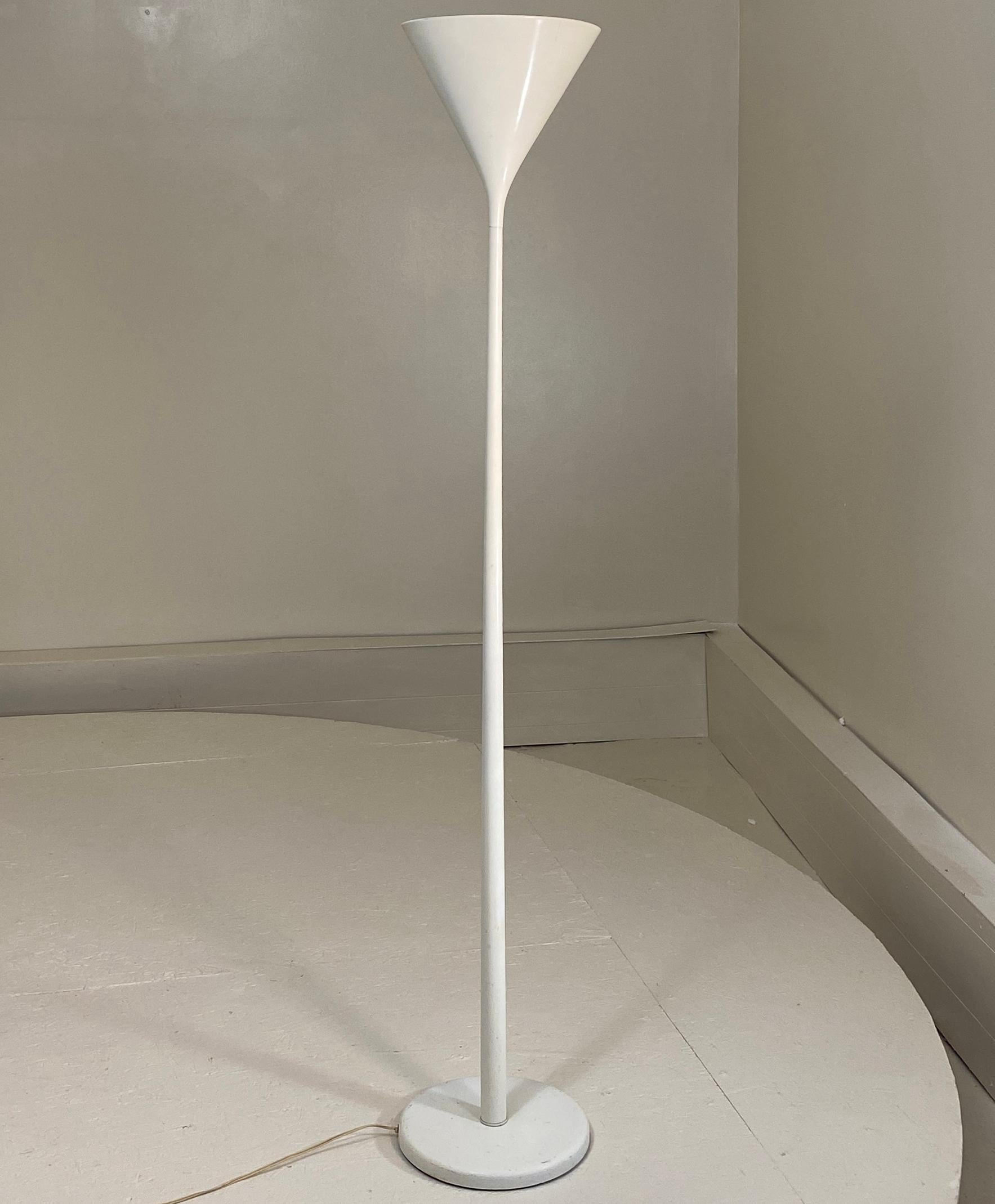 Subtle off-white Early Walter Von Nessen lamp 11.25