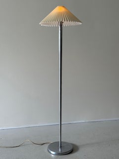 Lampada da terra in alluminio di Walter Von Nessen