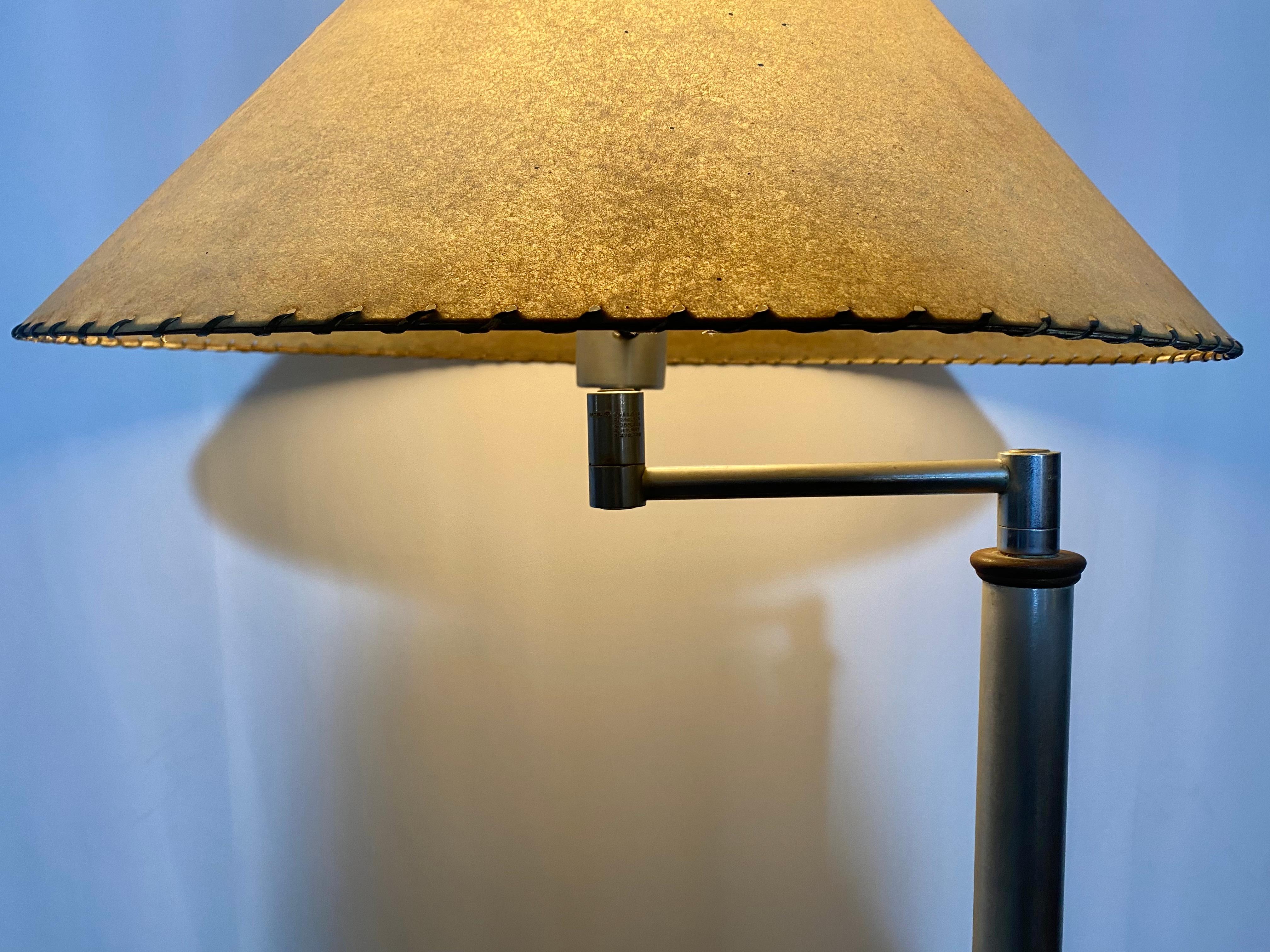 Walter Von Nessen Lámpara de pie con brazo articulado de aluminio   en venta 1