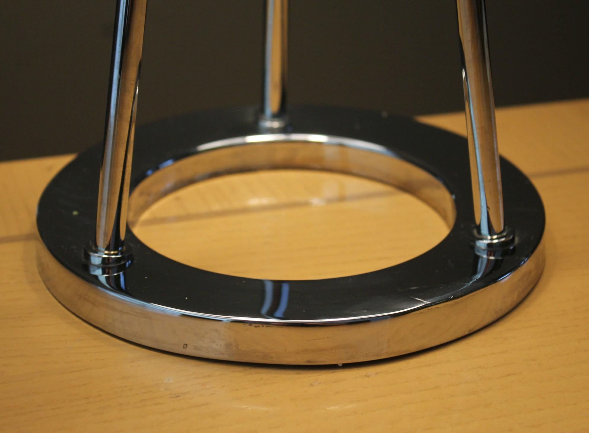 ¡Walter Von Nessen Lámpara de mesa Art Decó cromada! Decorador moderno de mediados de siglo Raro siglo XX en venta