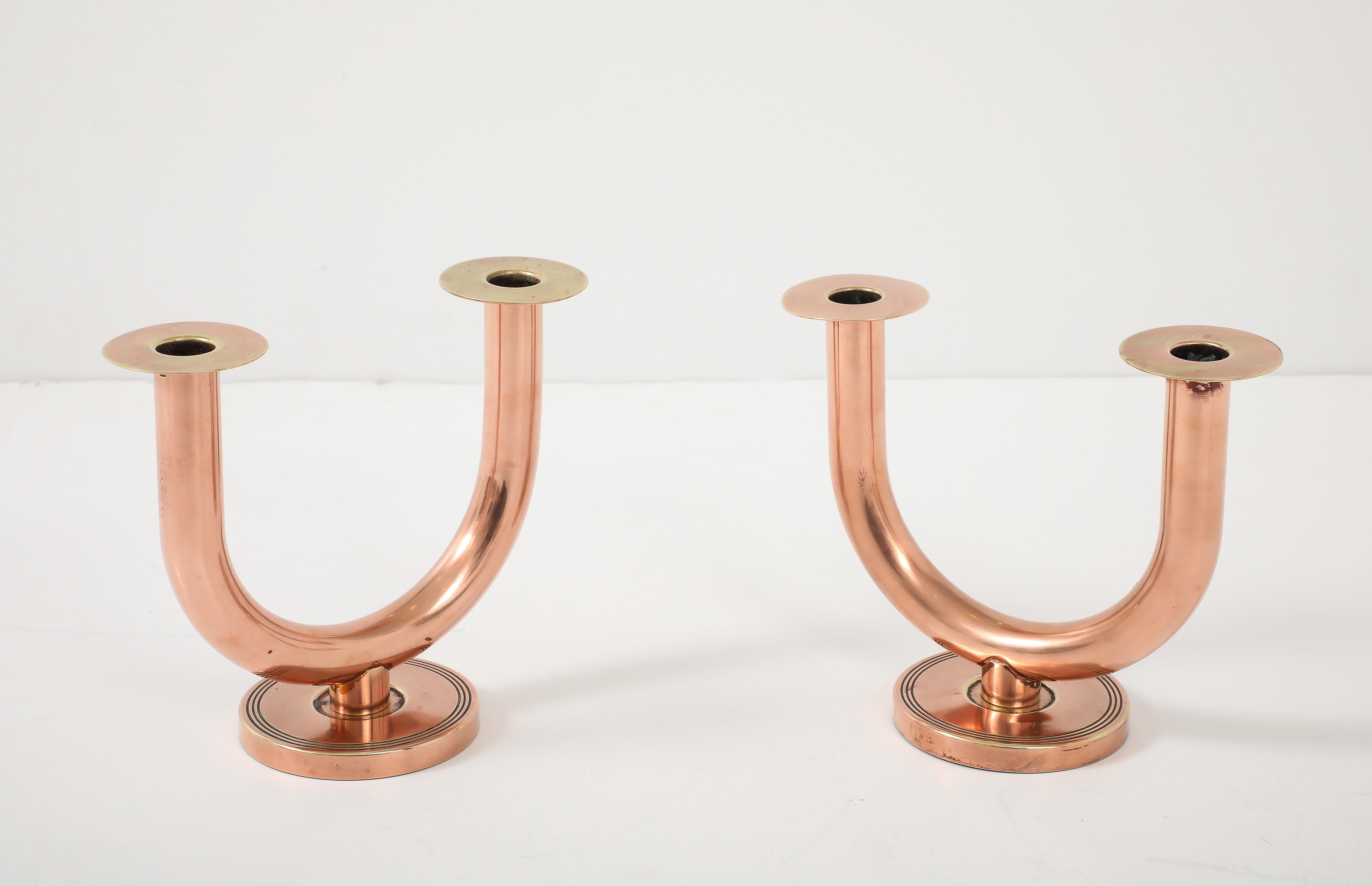 Ottone Walter Von Nessen per Chase Candelieri in ottone e rame in vendita