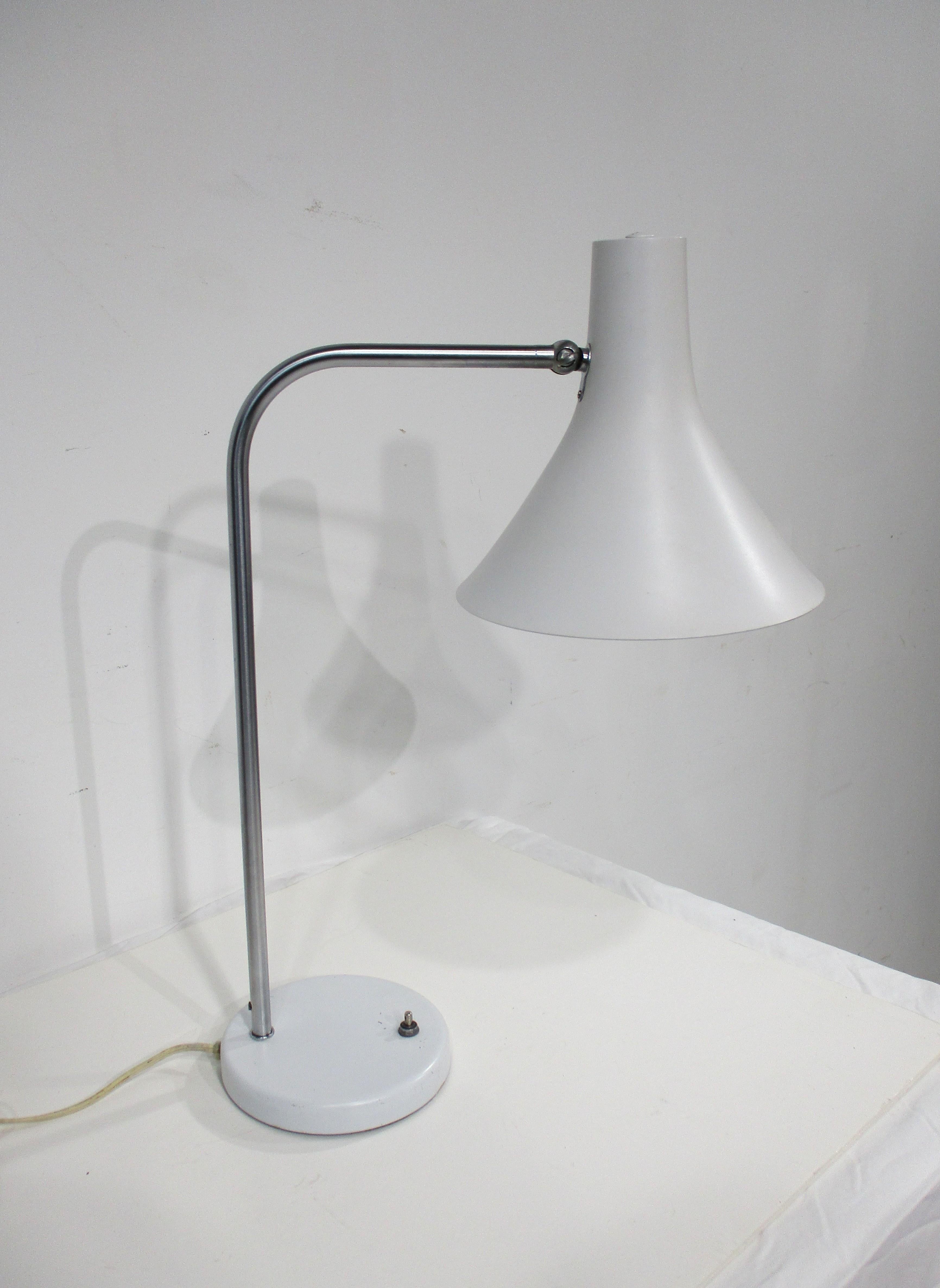 Lampe de bureau/de table mi-siècle Walter Von Nessen en vente 6