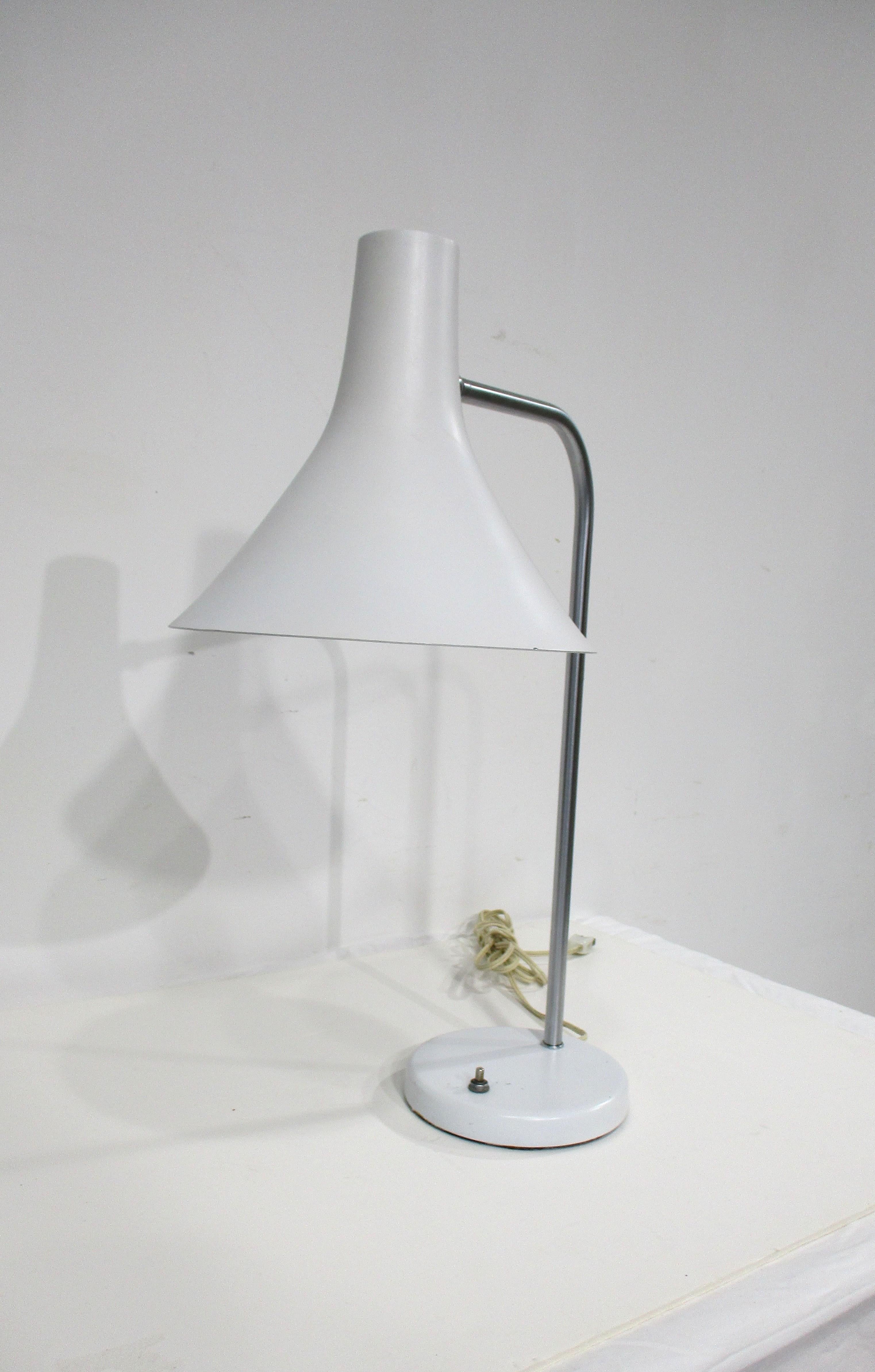Mid-Century Modern Lampe de bureau/de table mi-siècle Walter Von Nessen en vente