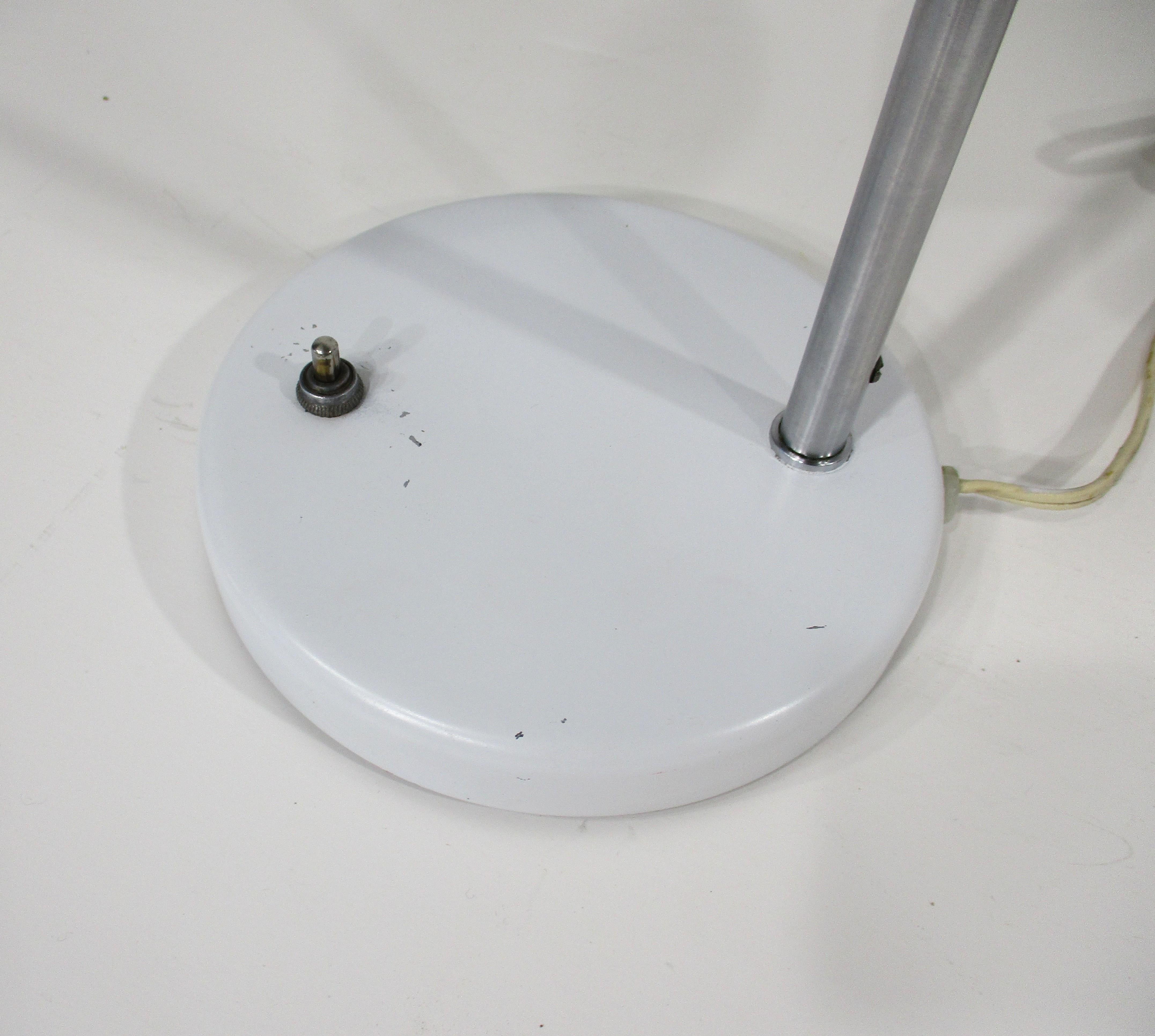 Lampe de bureau/de table mi-siècle Walter Von Nessen en vente 2