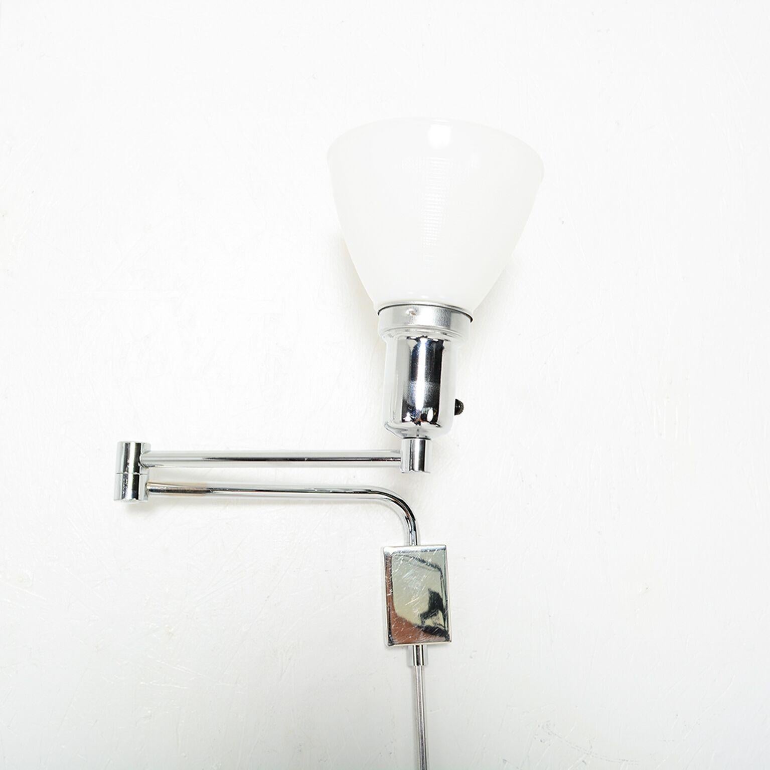 Walter Von Nessen Clean Modern Chrome-Plated Wall Sconces, 1970s In Good Condition In Chula Vista, CA