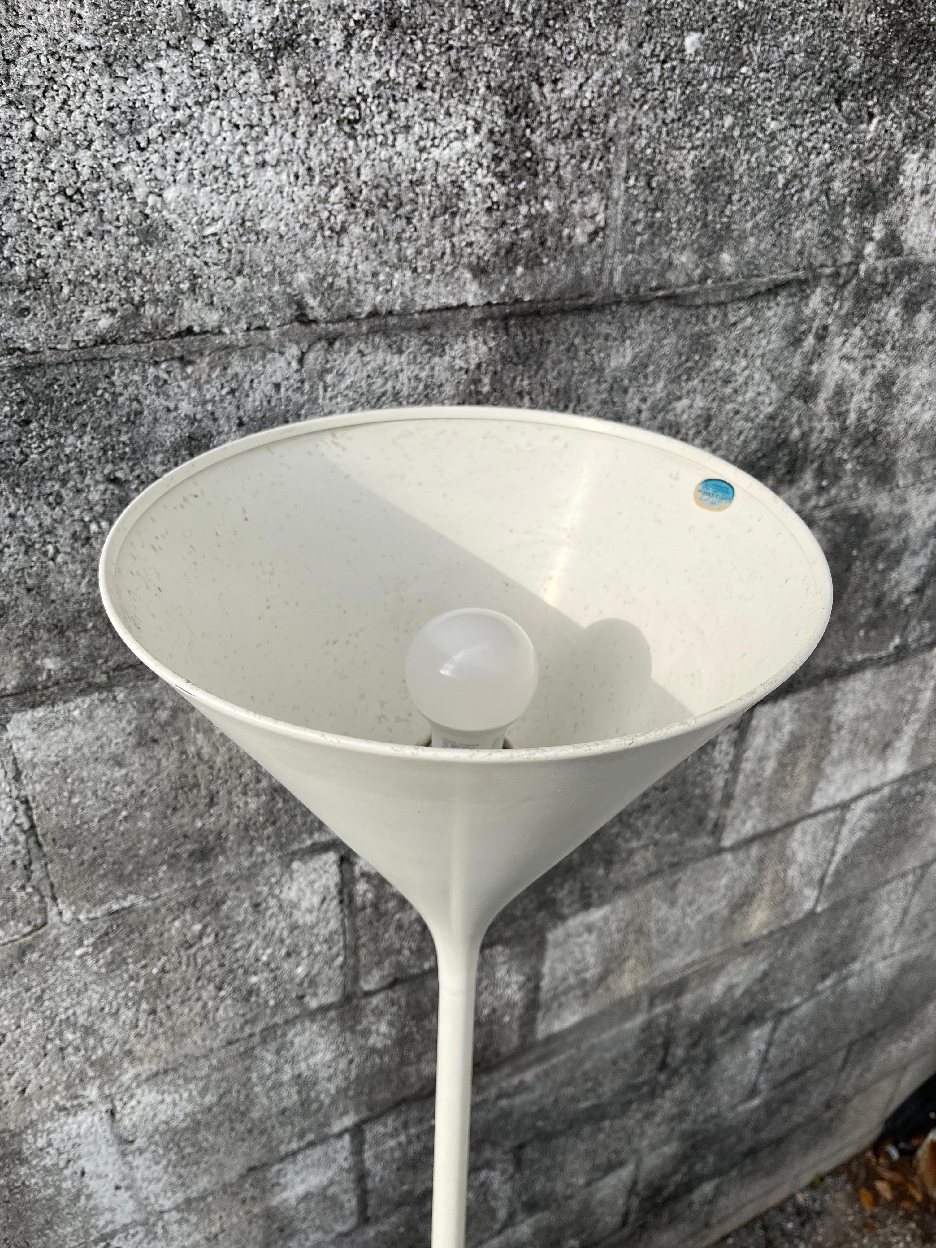 Walter Von Nessen Studios Torchiere Floor Lamp. Circa 1970s. In Good Condition For Sale In Miami, FL