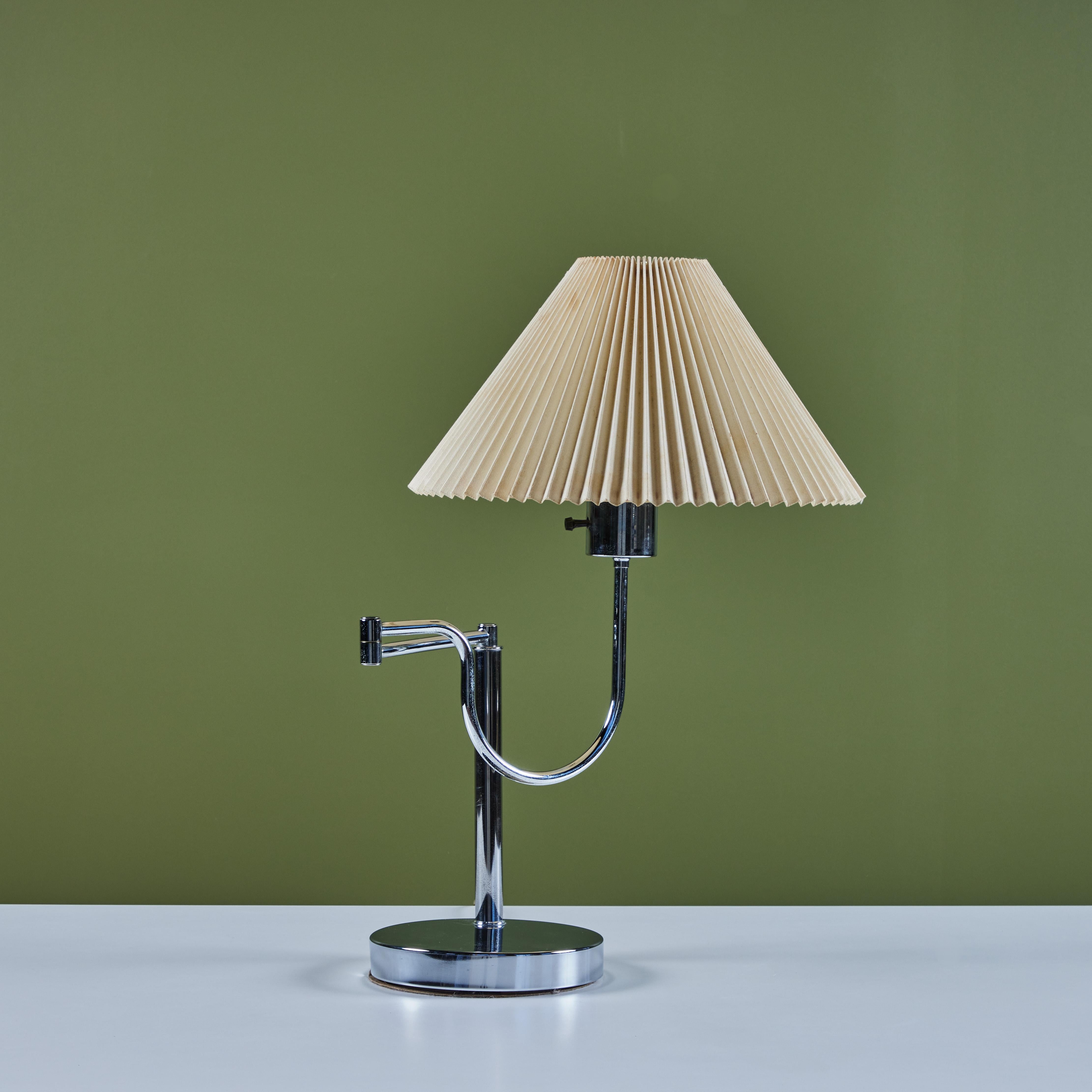 Mid-Century Modern Walter Von Nessen Style Table Lamp For Sale