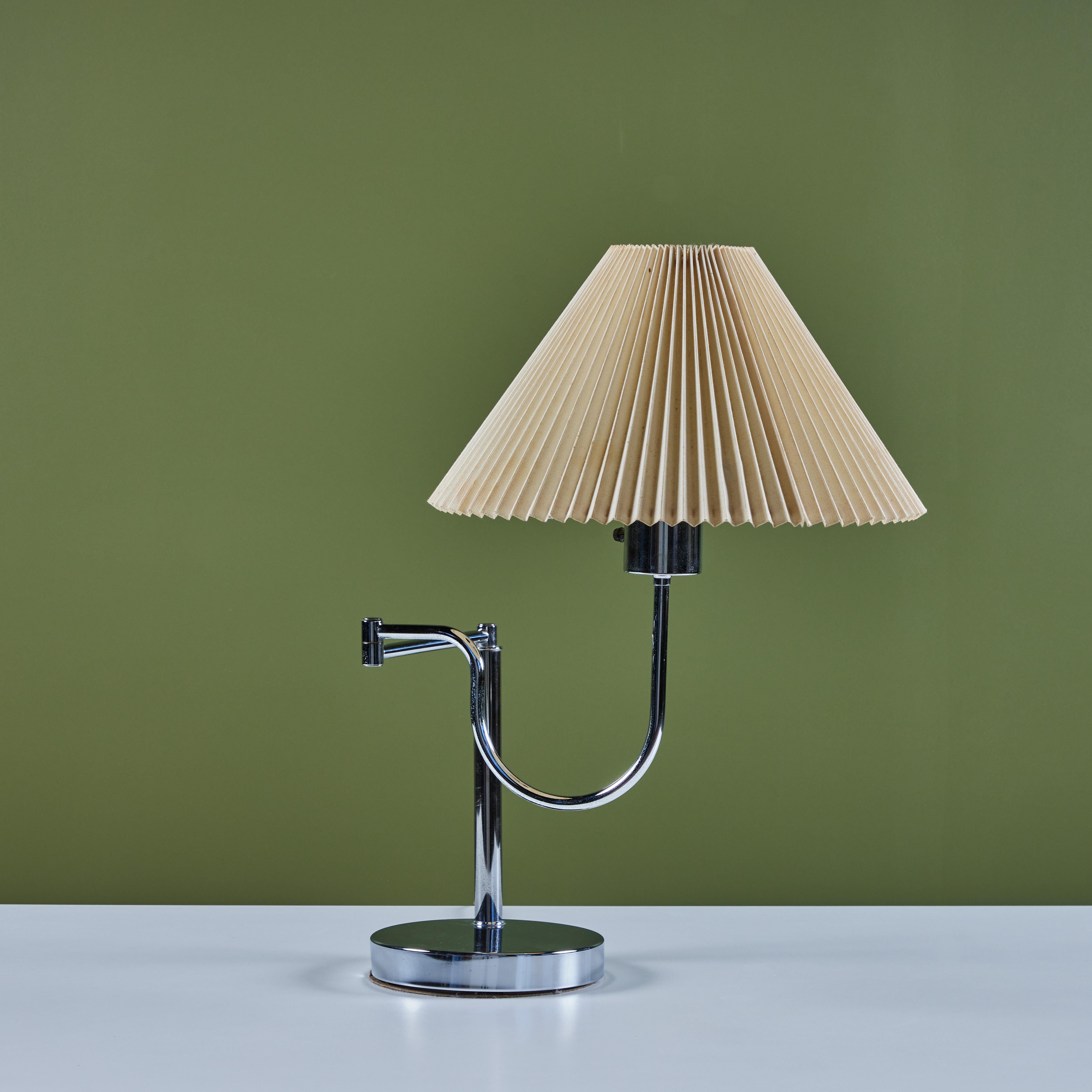 Walter Von Nessen Style Table Lamp In Good Condition For Sale In Los Angeles, CA