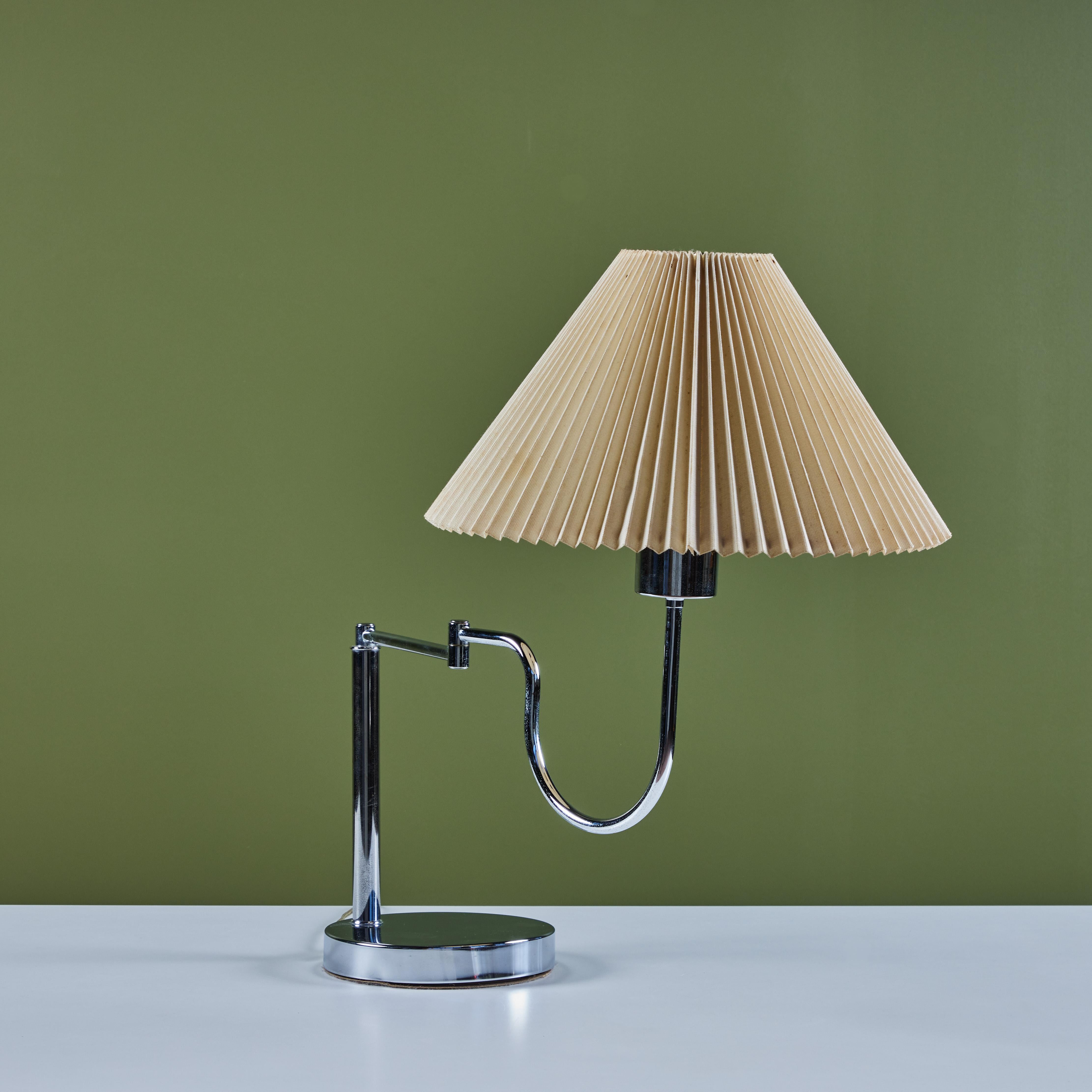 20th Century Walter Von Nessen Style Table Lamp For Sale
