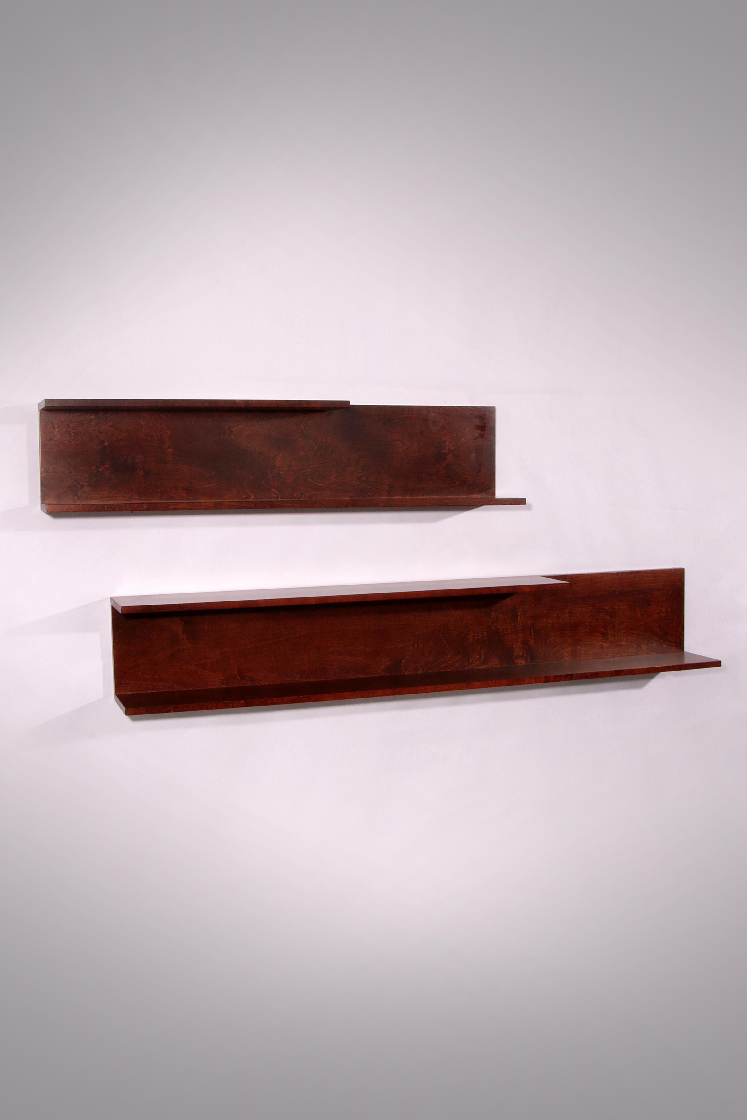 

Sehr schönes minimalistisches Set von 20 großen Wandregalen, entworfen von Walter Wirtz und hergestellt von Wilhelm Renz, Deutschland im Jahr 1965. Diese Regale sind aus Palisanderfurnier gefertigt und lassen sich mit nur 2 Schrauben pro Regal
