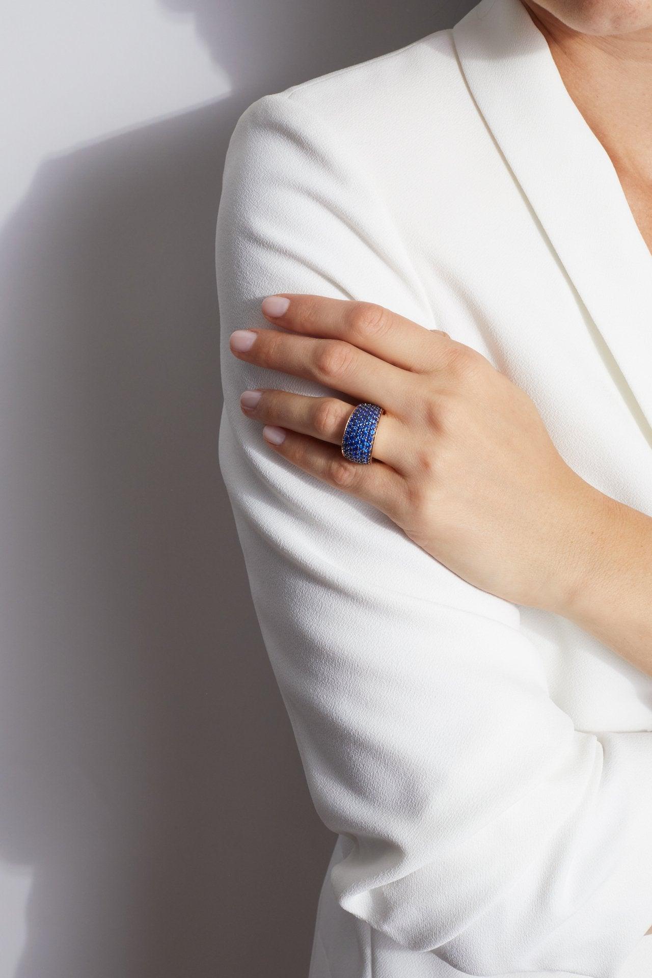 Im Angebot: Walters Faith Bombe-Ring, 18 Karat Roségold, Pavé-blauer Saphir () 2