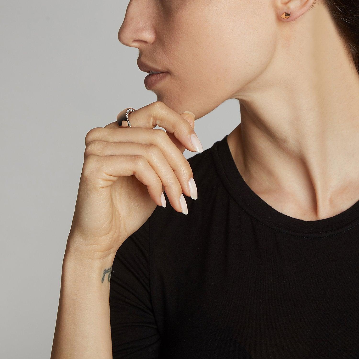 Im Angebot: Walters Faith Bombe-Ring aus 18 Karat Roségold mit weißen Rhodium-Diamanten an den Rändern () 3