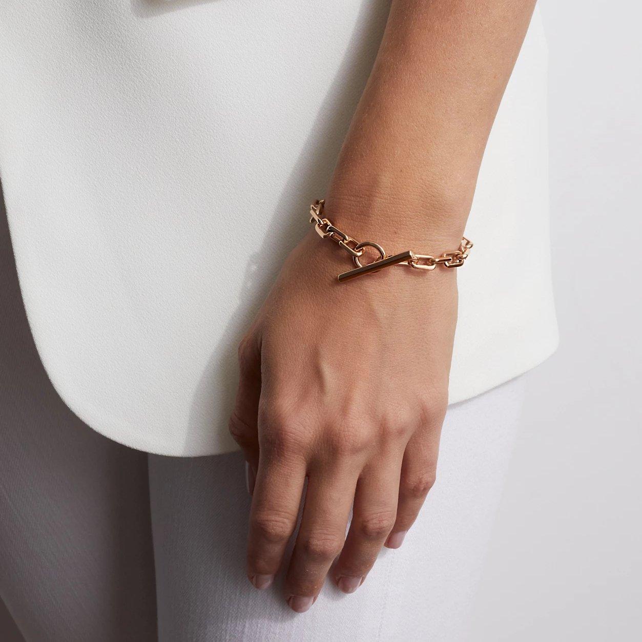 Walters Faith Saxon Collection 18K Rose Gold Toggle Chain Link Bracelet. Each link is approximately 12mm long. Bracelet is 11 links measuring 6.5