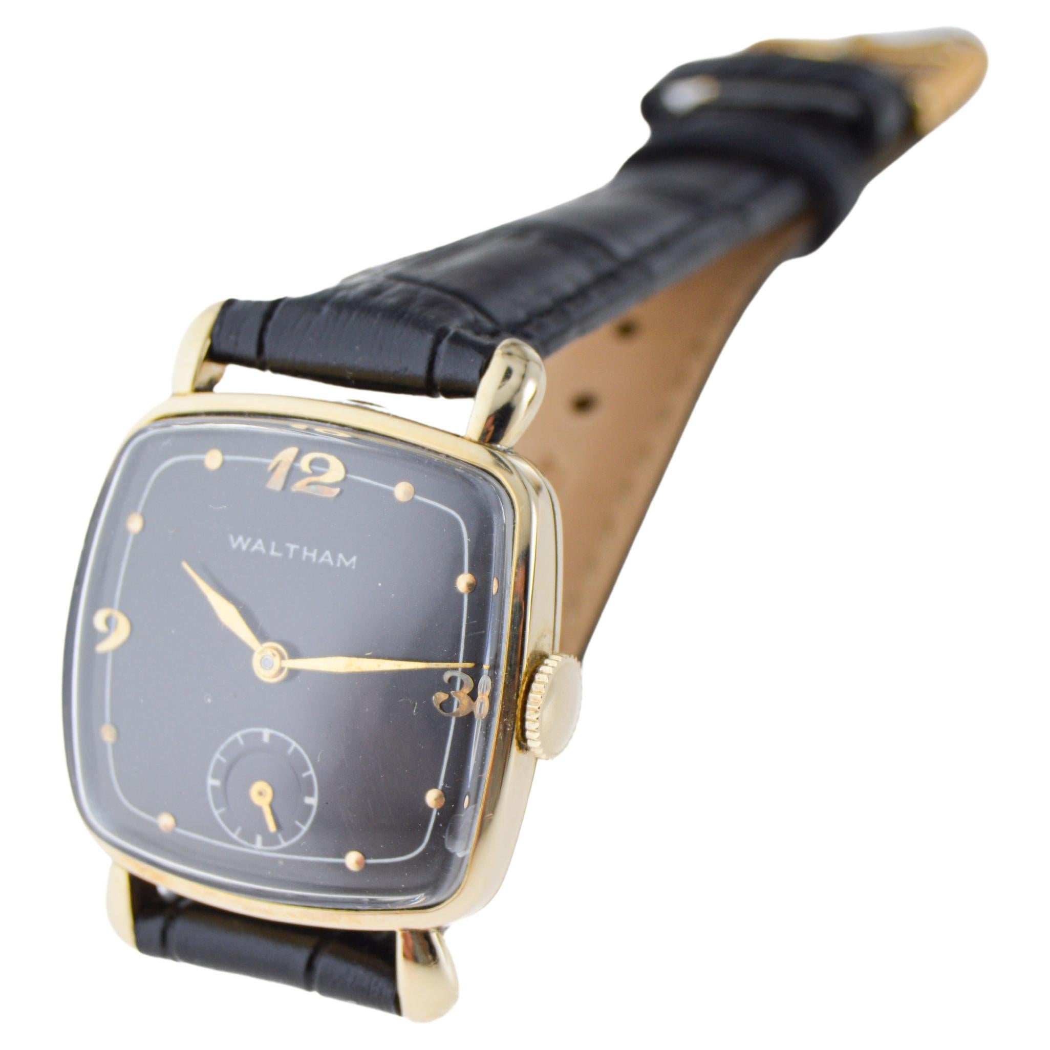Waltham 14k Art Deco Cushion Shaped Watch with Original Rare Black Dial en vente 1