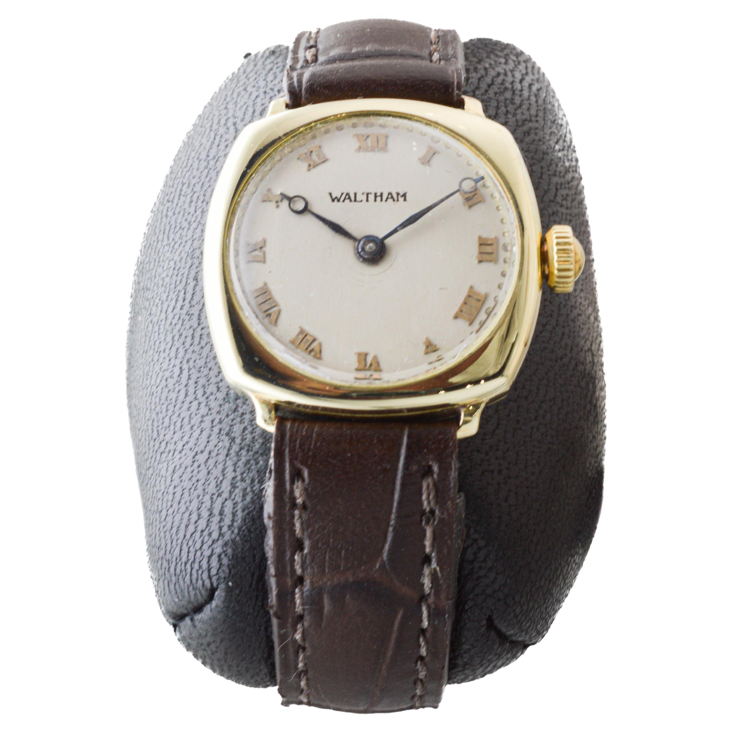 Waltham: 14 Karat massives Gold Art-Déco-Uhr in Kissenform mit applizierten Ziffern aus 1911
