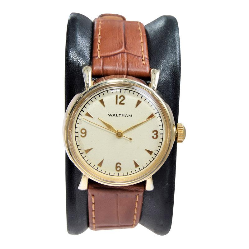 FACTORY / HOUSE: Waltham Watch Company
STYLE / REFERENCE: Round / Art Deco
METAL / MATERIAL: Yellow Gold Filled
CIRCA / YEAR: 1940's
DIMENSIONS / SIZE: Length 35mm x Diameter 21mm
MOVEMENT / CALIBER: Manual Winding / 21 Jewels 
DIAL / HANDS: