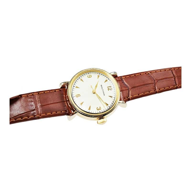 Women's or Men's Waltham Art Deco Yellow Gold Filled Wristwatch from 1940s For Sale