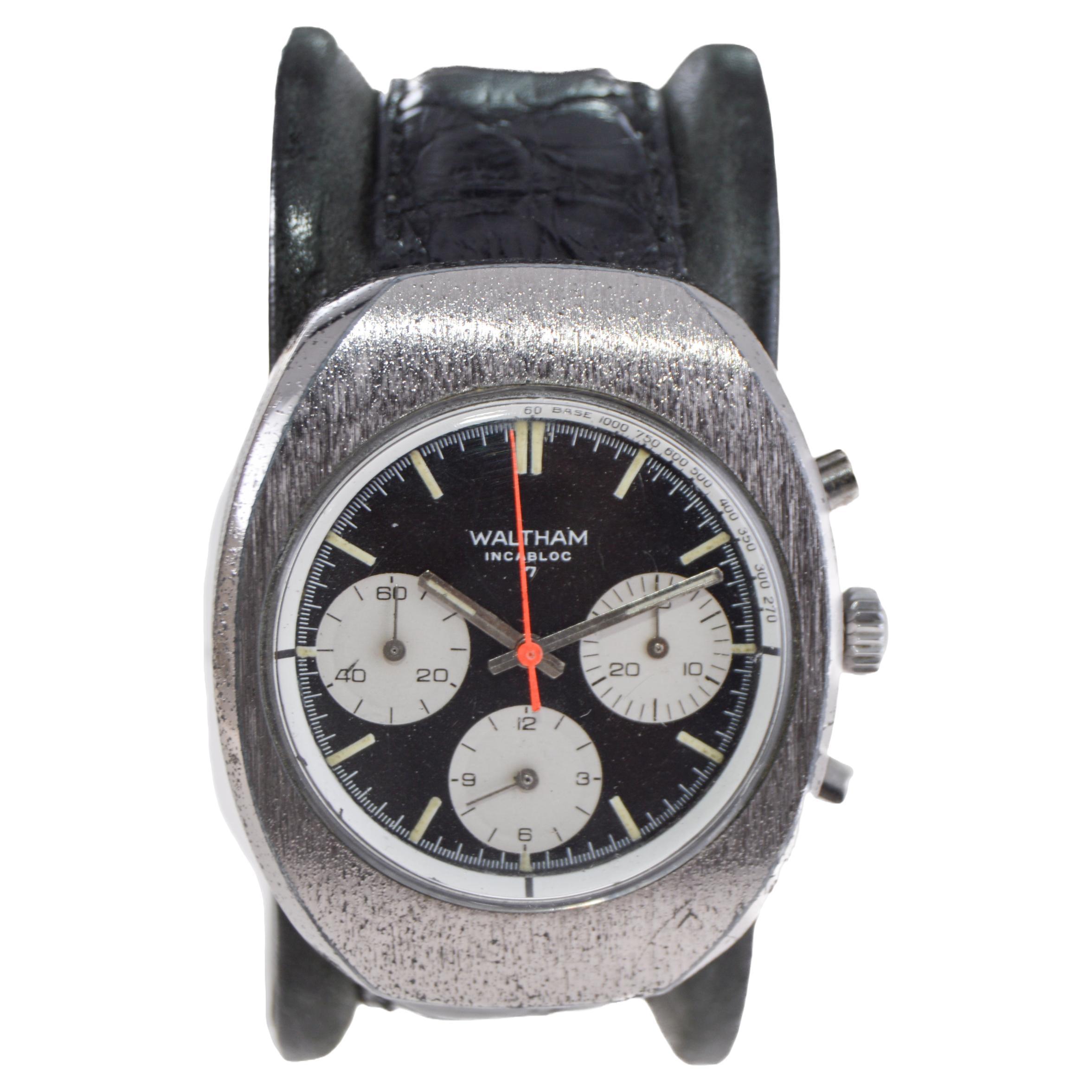 Reloj Manual Cronógrafo de Tres Registros Waltham Cromado Tonneau Moderno