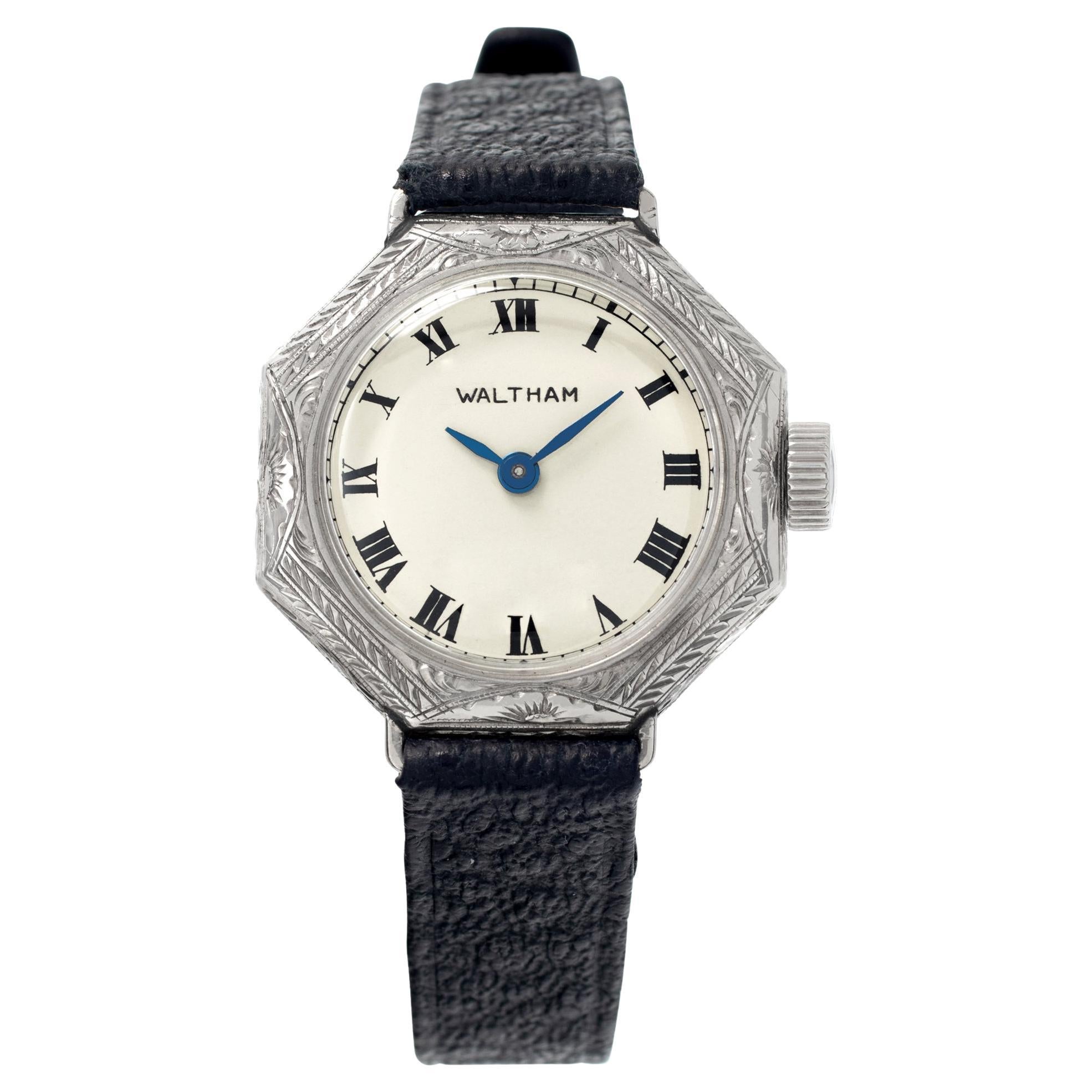 Waltham Montre-bracelet classique manuelle en or blanc 14 carats