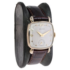 Orologio Art Deco a forma di cuscino Waltham riempito d'oro con quadrante originale degli anni '40