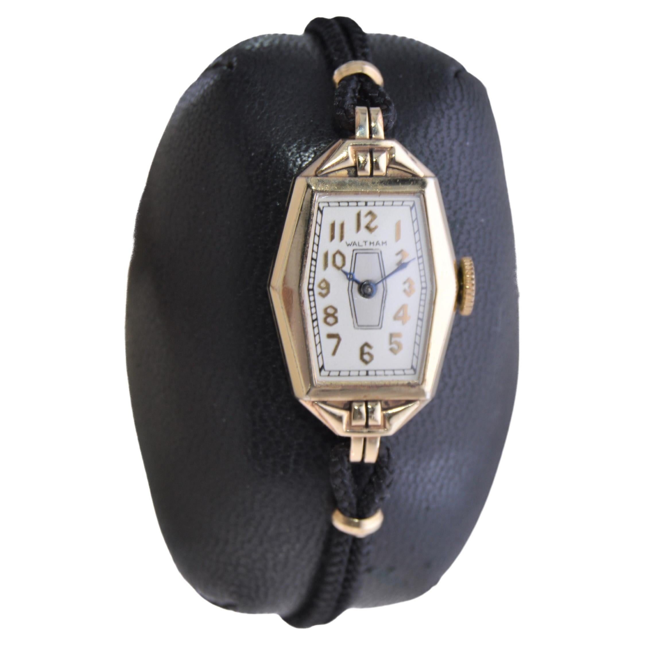 Waltham Montre-bracelet pour dames en or Art déco Pour femmes en vente