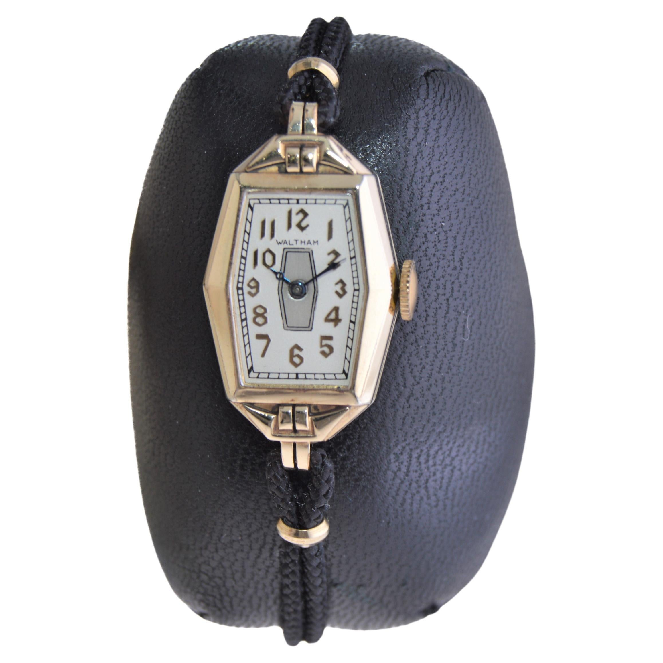 Waltham Montre-bracelet pour dames en or Art déco en vente 2