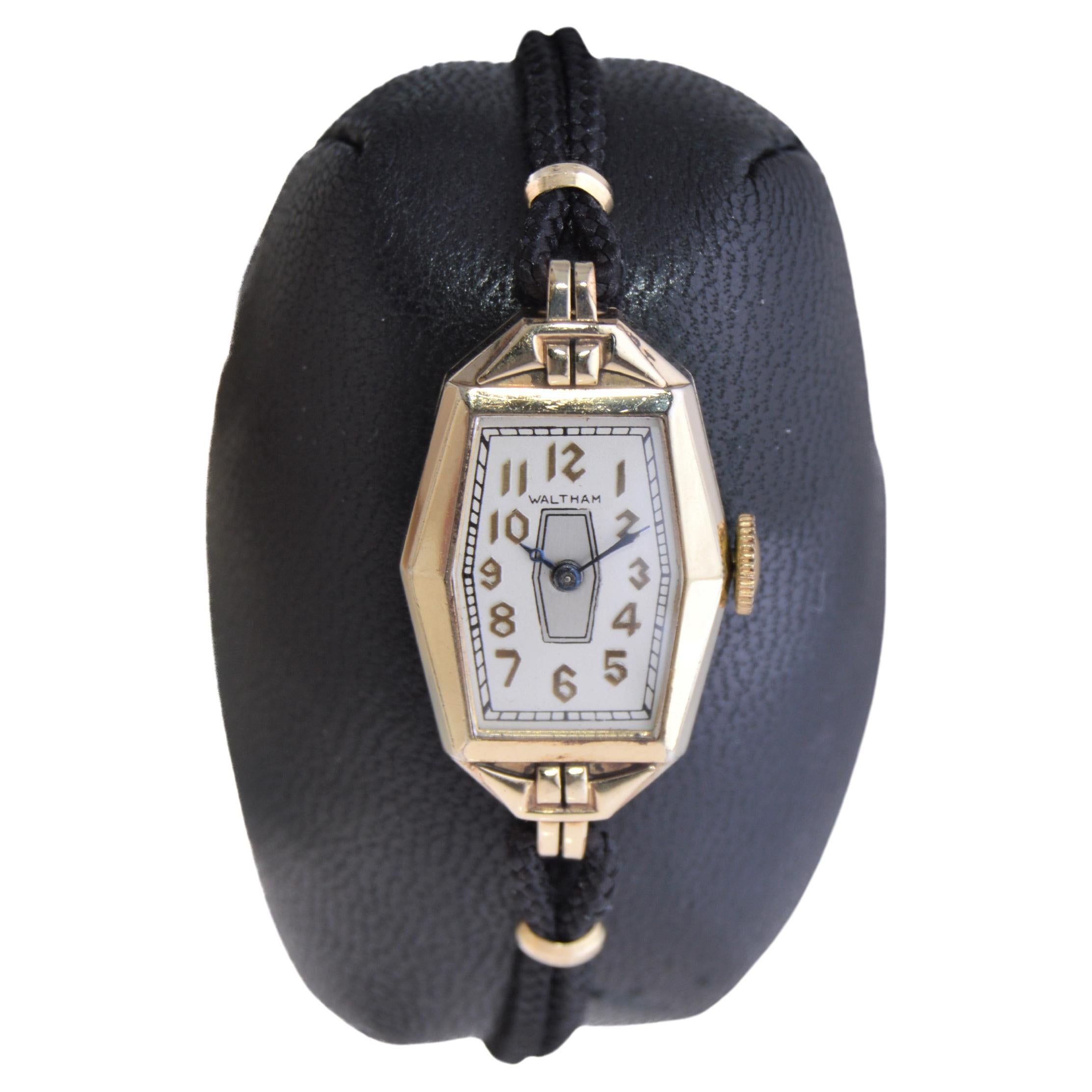 Waltham Montre-bracelet pour dames en or Art déco en vente