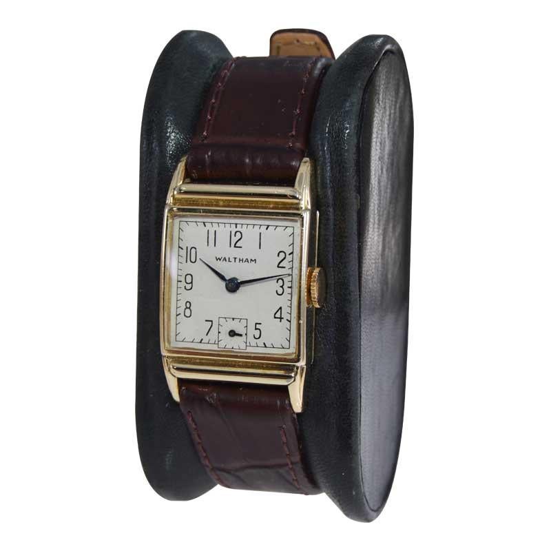 Waltham Montre Art Déco Tank remplie d'or, vers les années 1940 Excellent état - En vente à Long Beach, CA