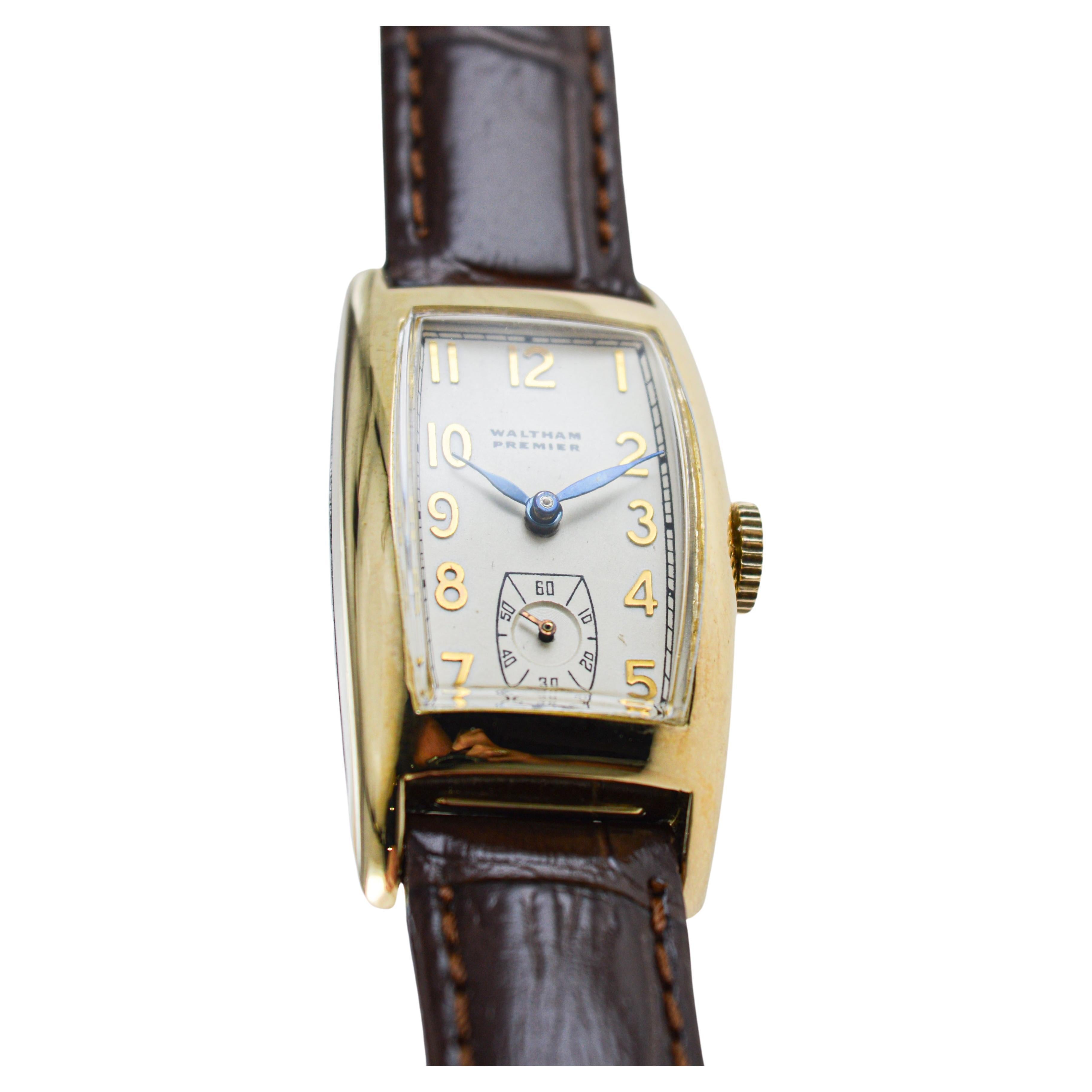 Waltham Goldgefüllte Art-Déco-Uhr in Tonneau-Form mit originalem Zifferblatt  für Damen oder Herren im Angebot