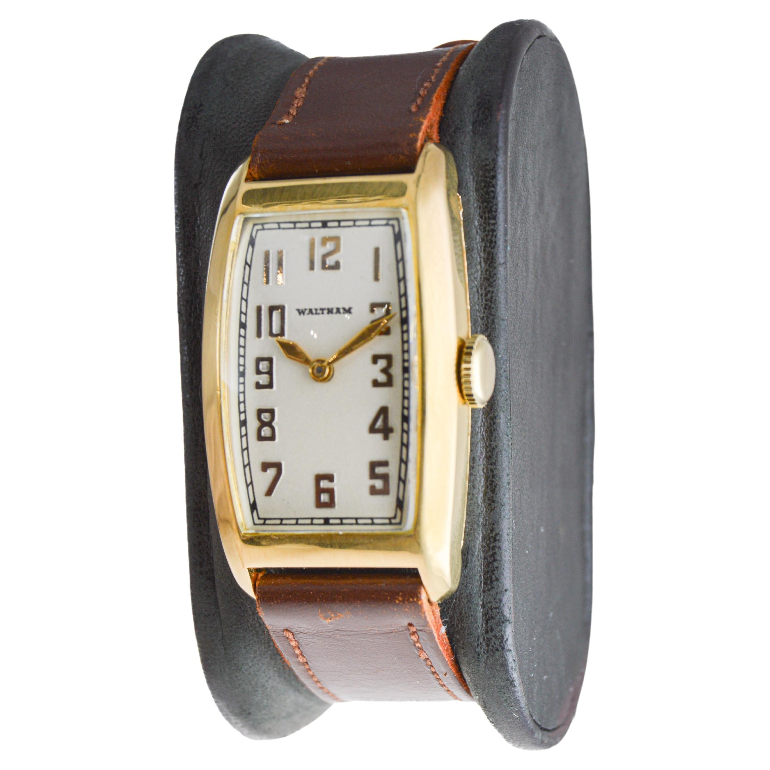 Waltham Gold Filled Art Deco Tonneau Uhr mit makellosem Original Zifferblatt aus 1934 für Damen oder Herren im Angebot