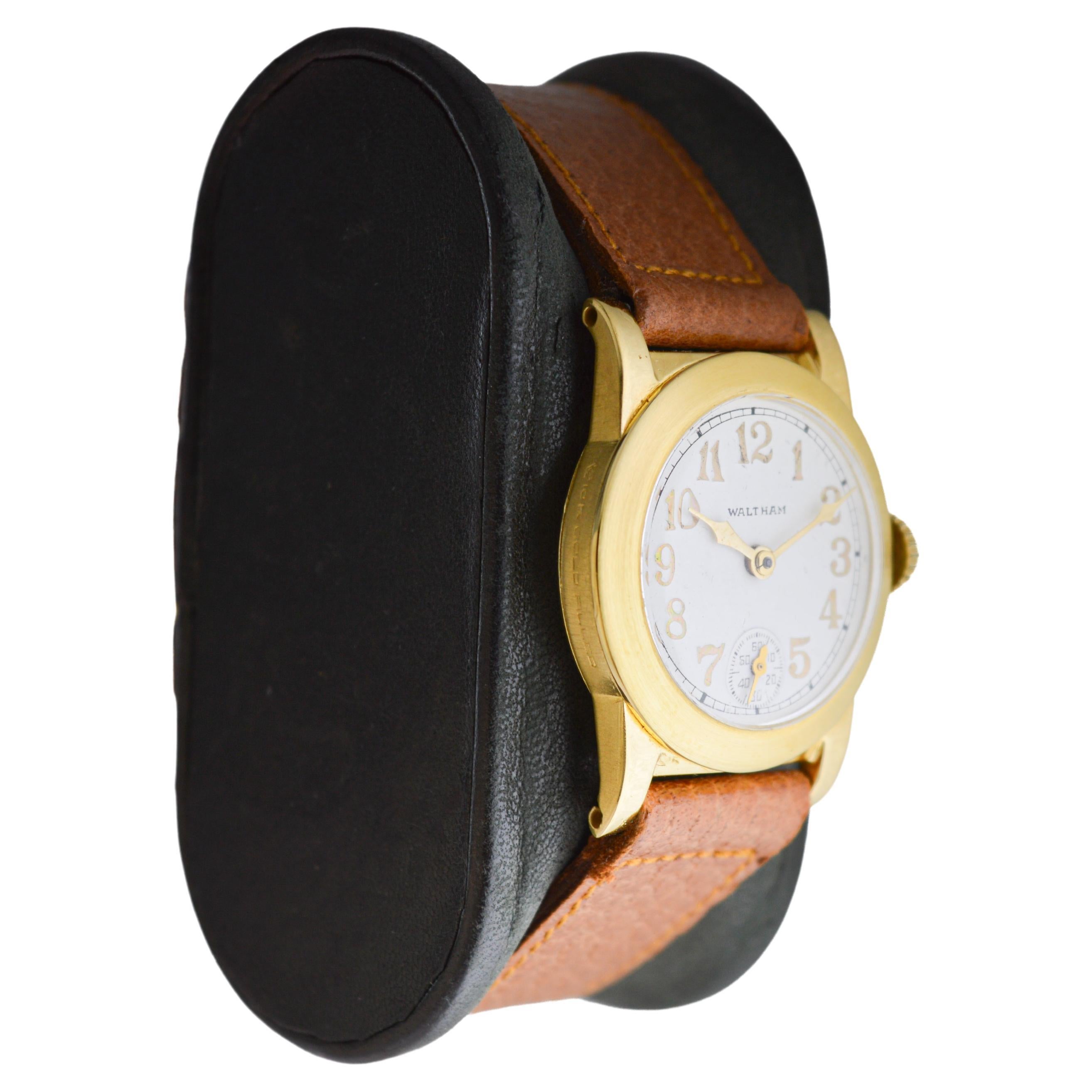 FACTORY / HOUSE: Waltham Watch Company
STYLE / REFERENCE: Art Deco / Round 
METAL / MATERIAL: Yellow Gold Filled
CIRCA / YEAR: 1925
DIMENSIONS / SIZE: Length 34mm X Diameter 27mm
MOVEMENT / CALIBER: Manual Winding / 9 Jewels / Caliber 6 0
DIAL /