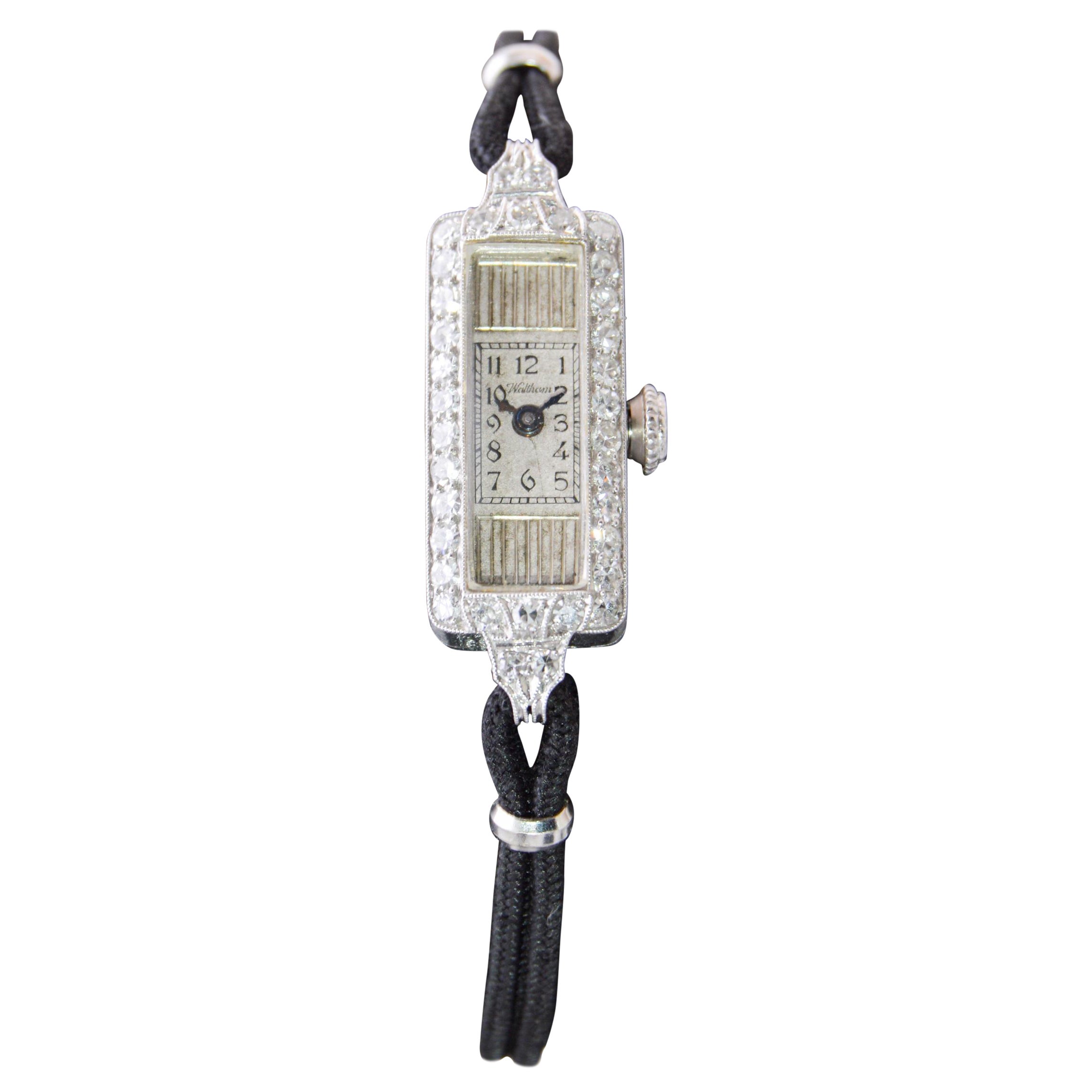 Waltham Orologio Art Deco in platino e diamanti di alta qualità degli anni '30