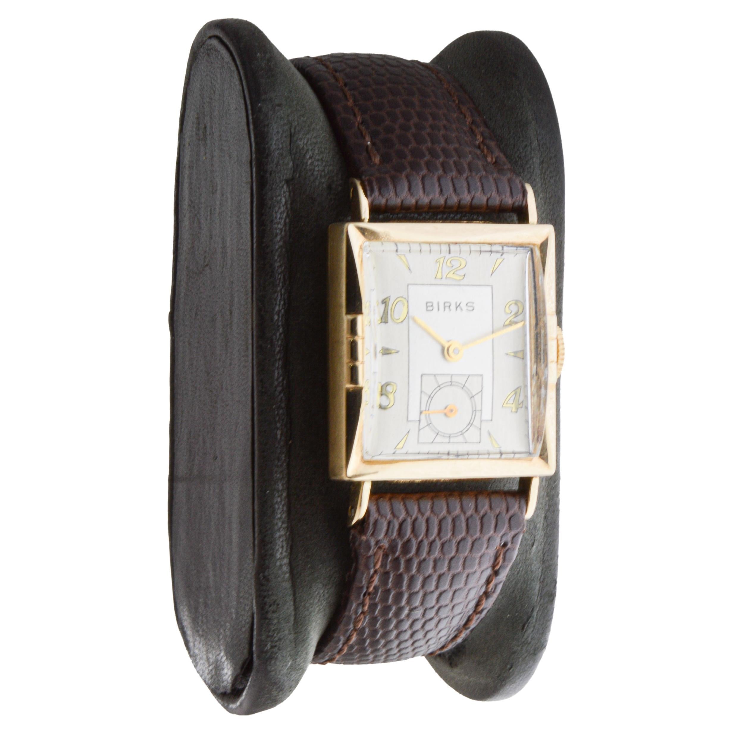 Waltham Yellow Gold Art Deco Watch circa 1950's In Excellent Condition For Sale In Long Beach, CA