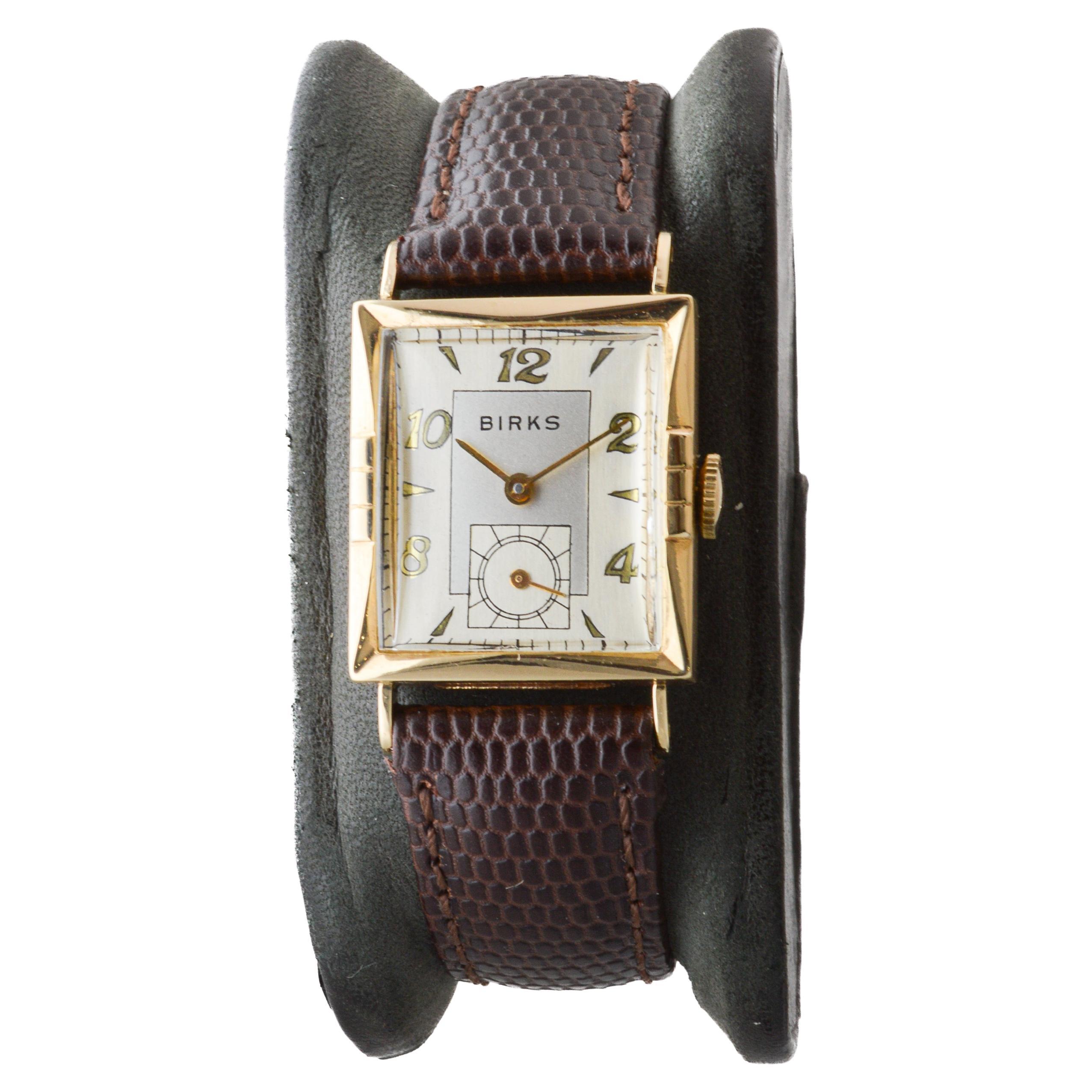 Women's or Men's Waltham Yellow Gold Art Deco Watch circa 1950's For Sale