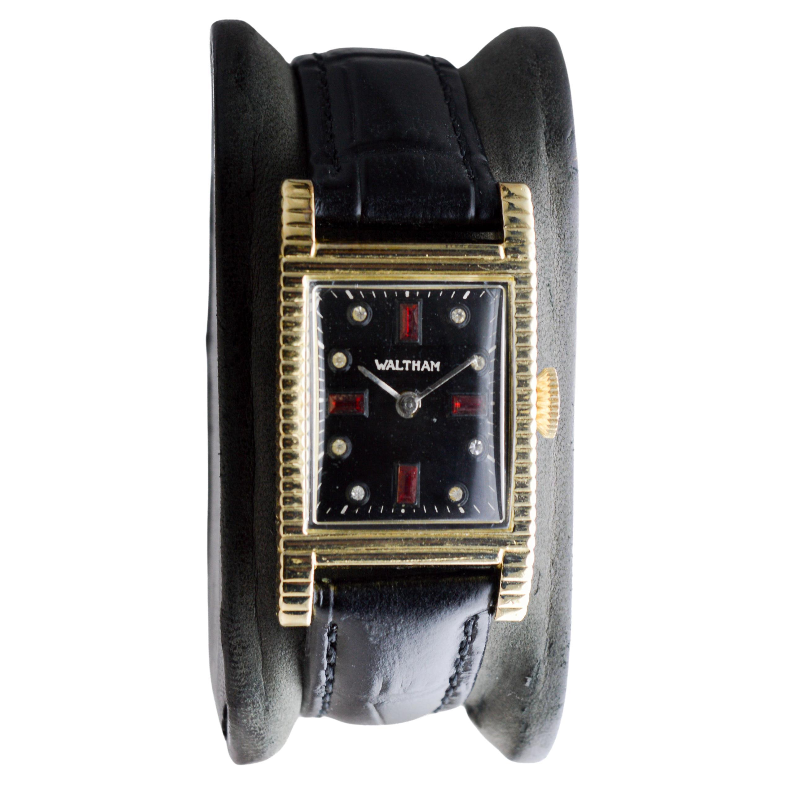 Femenino o masculino Reloj Waltham Estilo Tanque Art Decó Lleno de Oro Amarillo Años 40 en venta