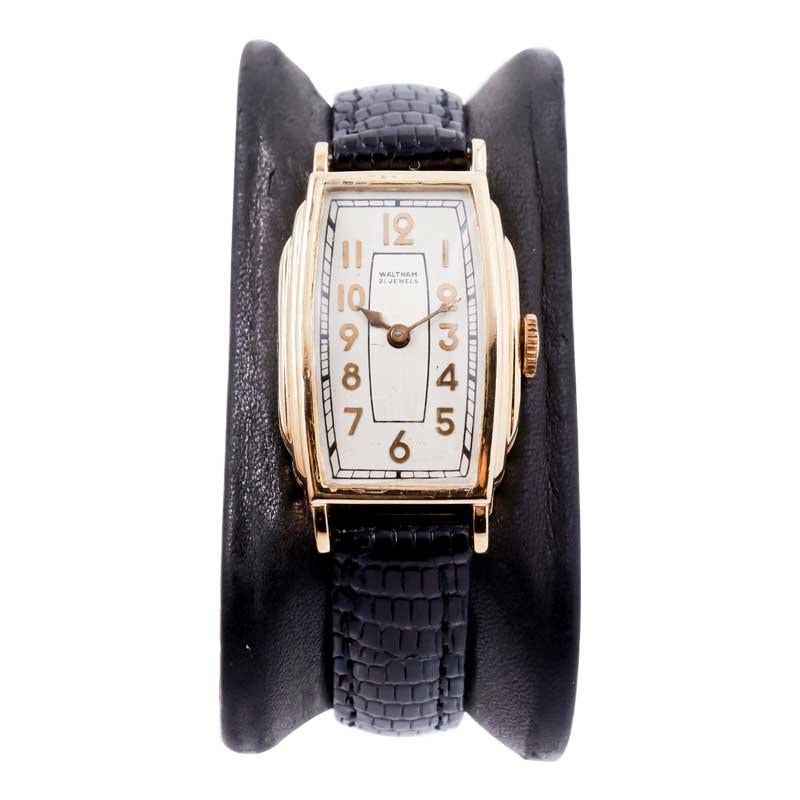 Waltham Gelbgold gefüllte Art-Déco-Uhr in Tonneau-Form aus dem Jahr 1934 (Art déco)