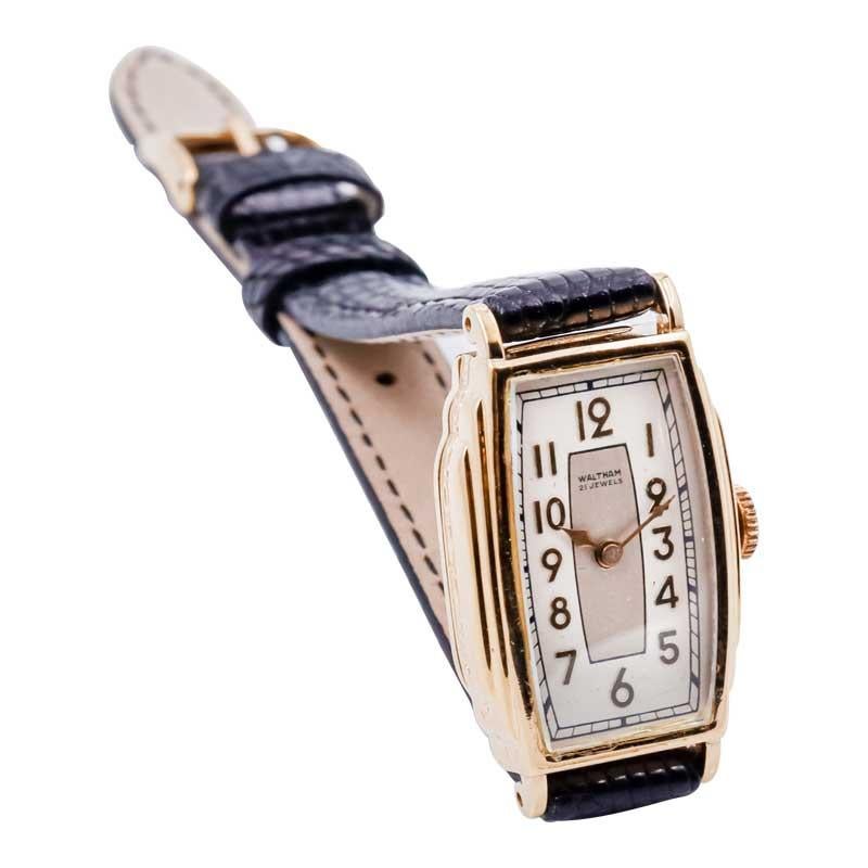 Waltham Gelbgold gefüllte Art-Déco-Uhr in Tonneau-Form aus dem Jahr 1934 für Damen oder Herren im Angebot