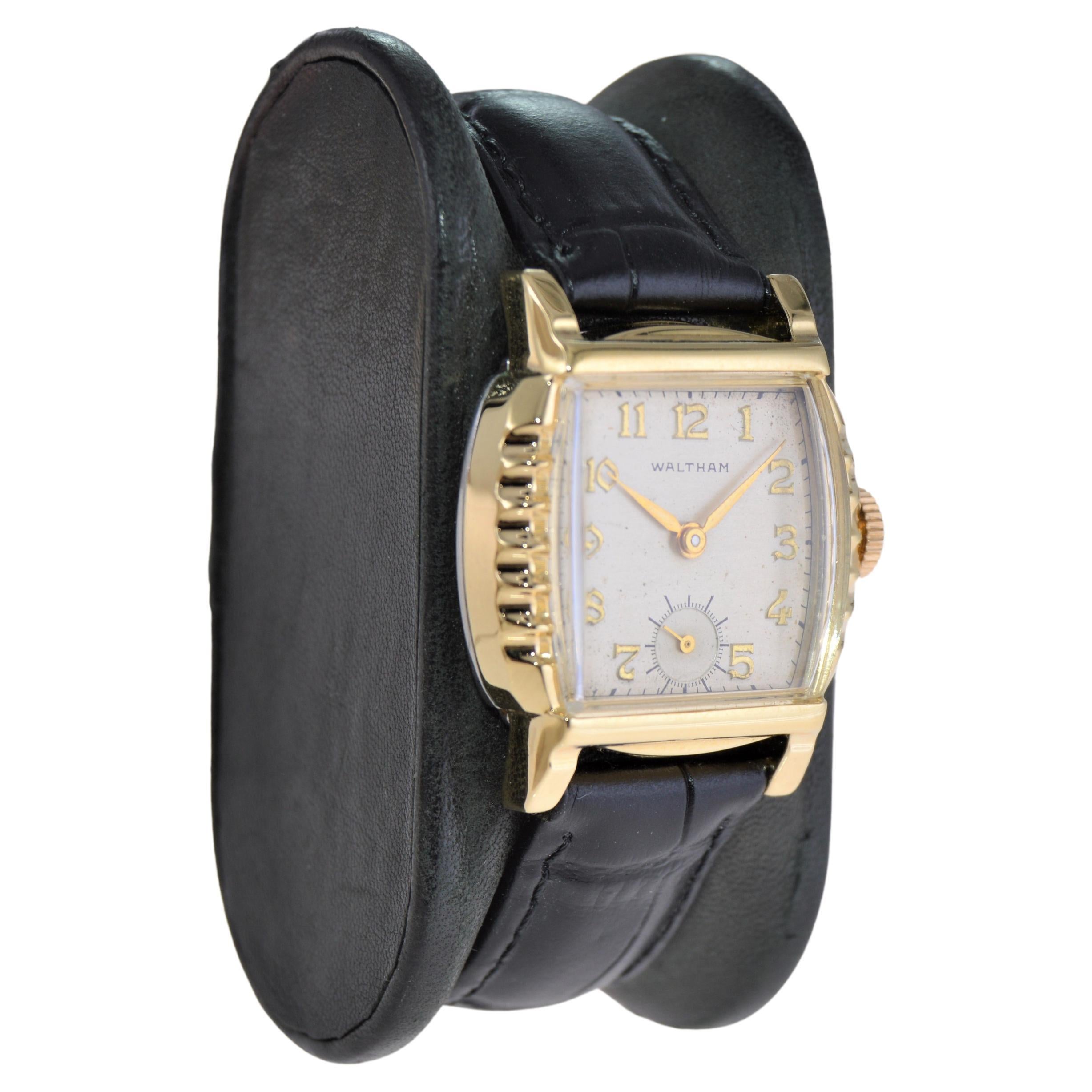 FACTORY / HOUSE: Waltham Watch Company
STYLE / REFERENCE: Art Deco / Tortue Shape
METAL / MATERIAL: Yellow Gold Filled
CIRCA / YEAR: 1940's
DIMENSIONS / SIZE:  Length 34mm X Width 27mm
MOVEMENT / CALIBER: Manual Winding / 17 Jewels / Caliber