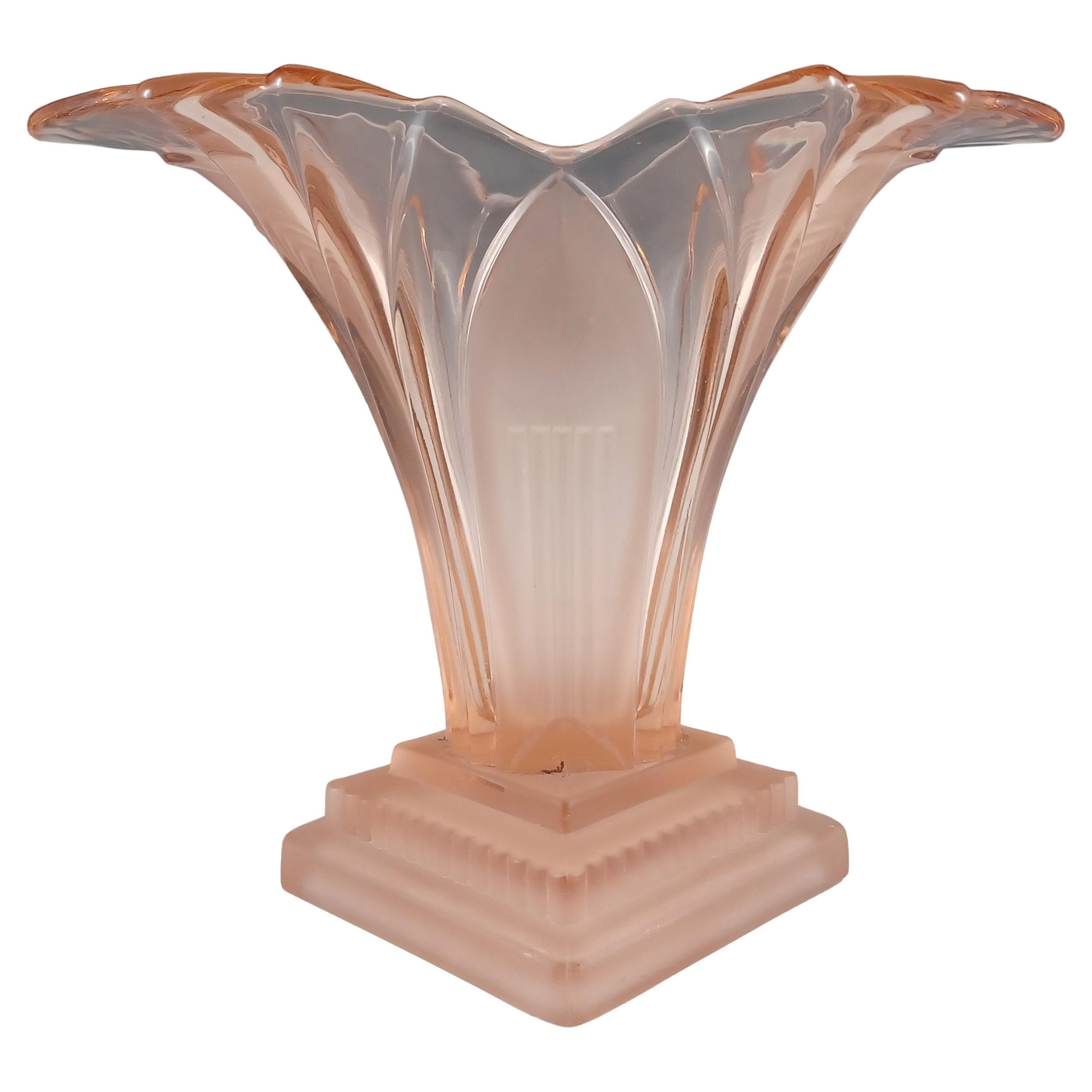 Walther & Söhne 1930's Art Deco Rosa Glas 'Greta' Vase