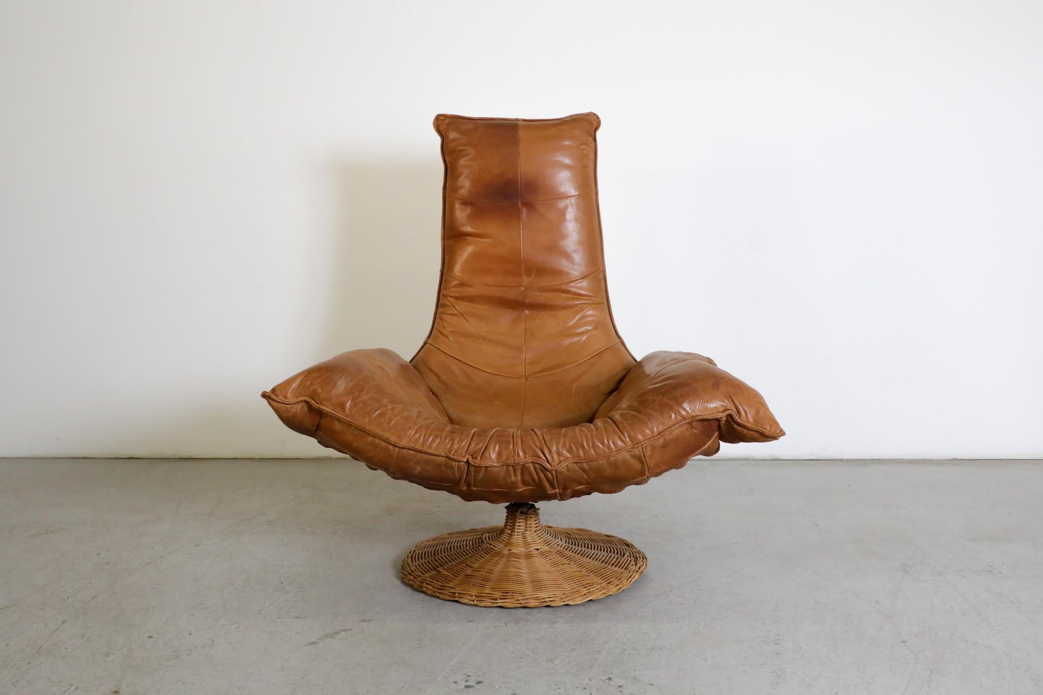 Chaise de salon pivotante en cuir 