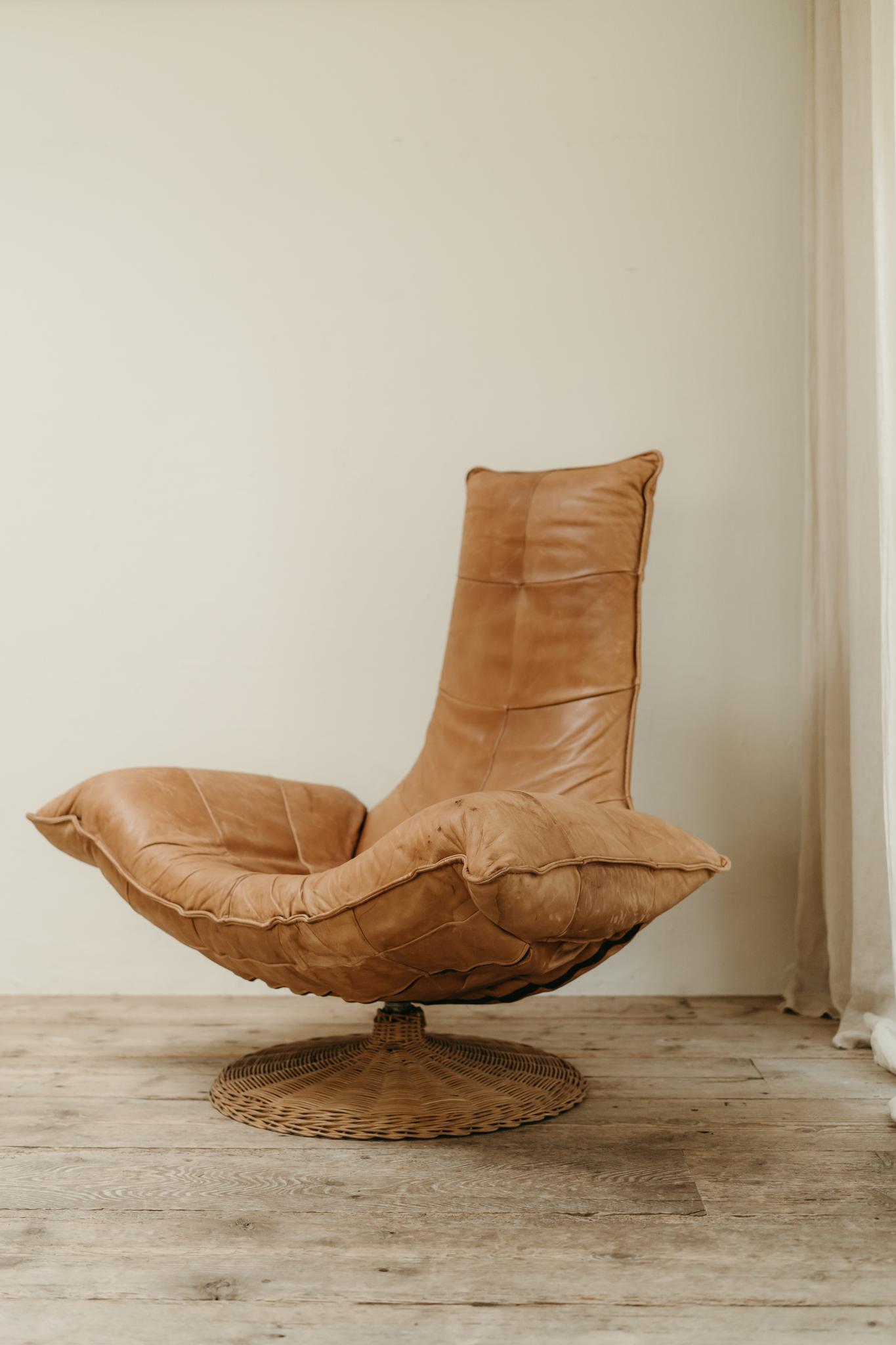 great patina on this vintage swivel chair, Wammes, by Gerard van den Berg for Montis, Netherlands 1970s 