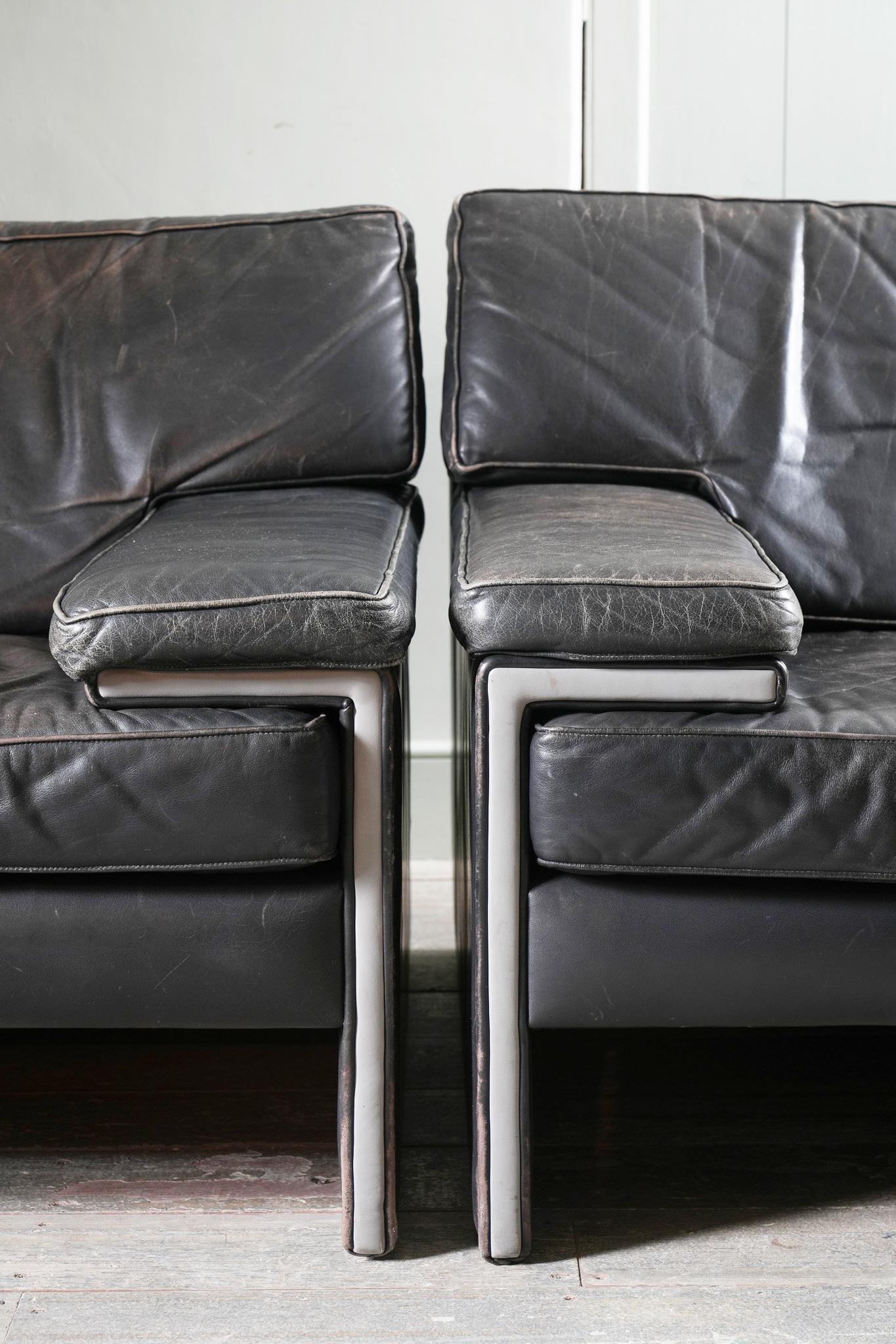 A pair of black leather lounge chairs by Artifort.

Large scale, evenly matched patina, grey leather inserts to the armrests.

Netherlands, 1970s.