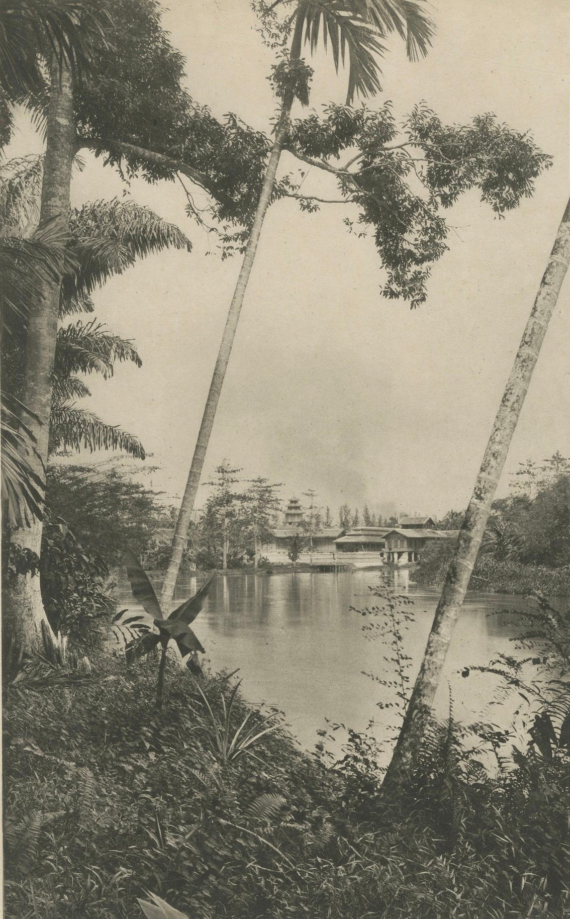 Néerlandais Rivière Wampu et palais du sultan de Langkat près de Medan - Indes orientales néerlandaises c.1910 en vente