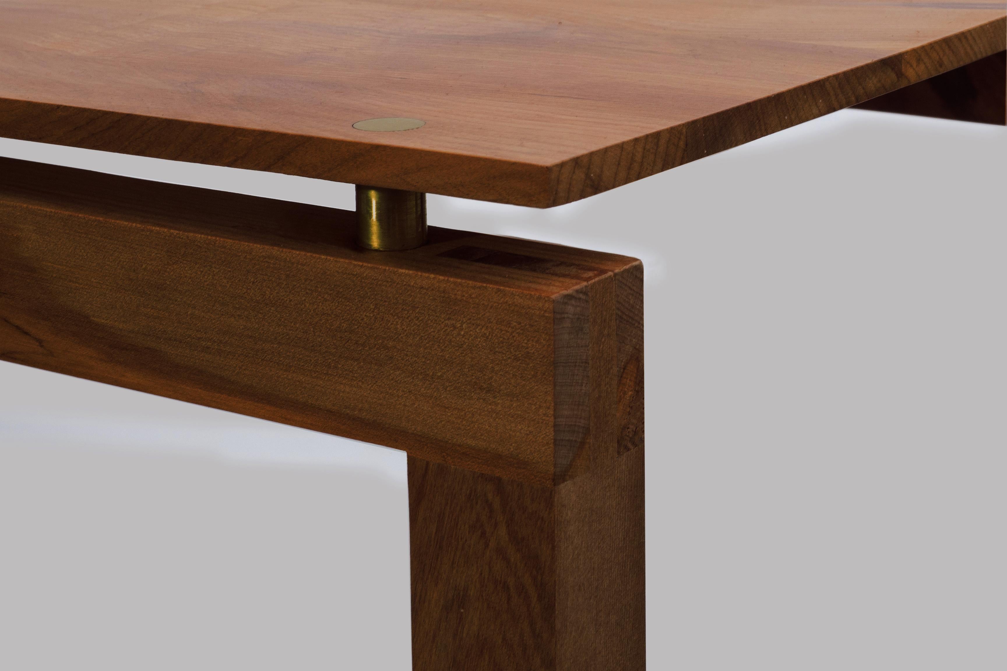 Wanaka Coffee Table in Solid Walnut — Mid-Century Modern Inspired by Studio Yann Moderno de mediados de siglo en venta