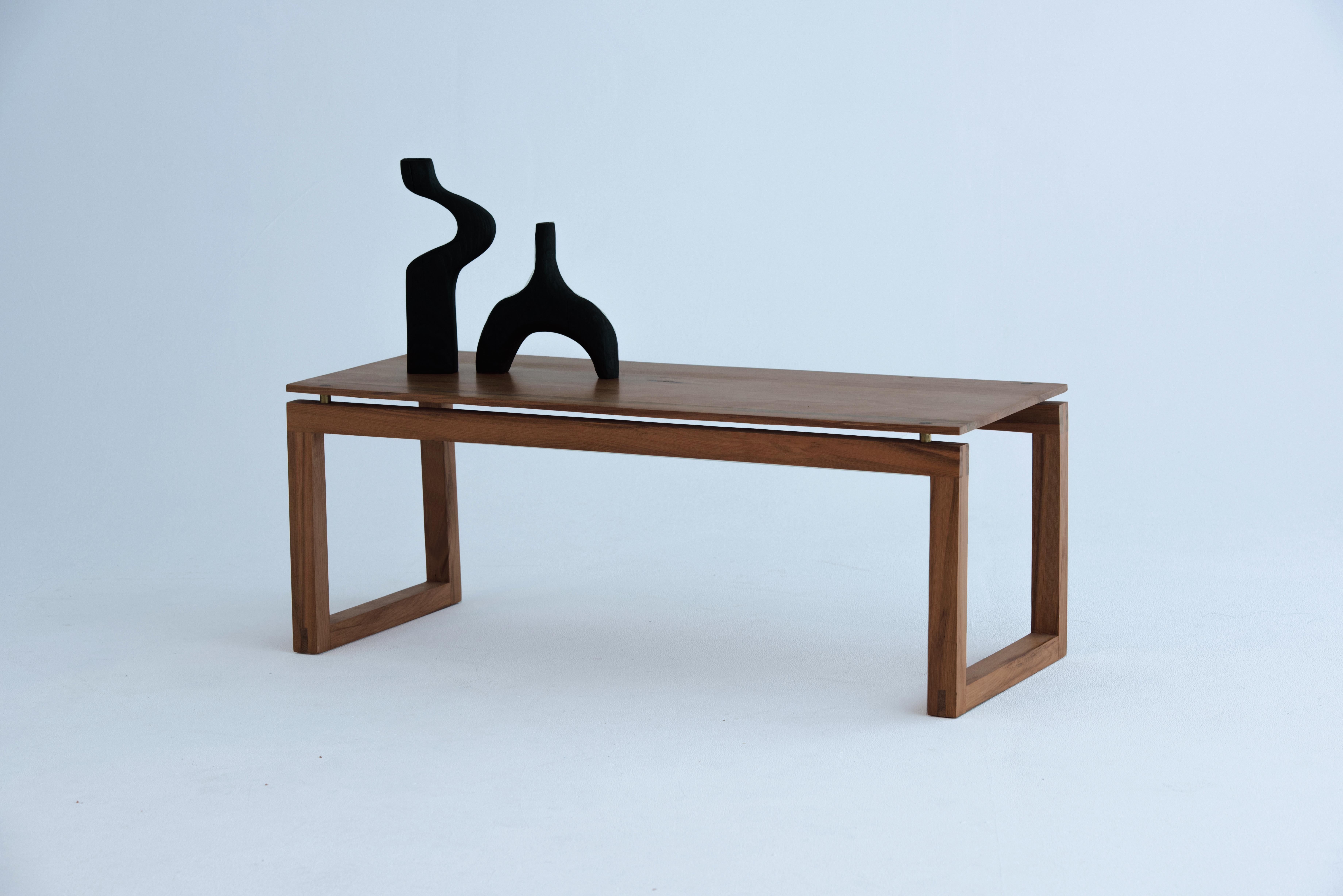 Wanaka Coffee Table in Solid Walnut — Mid-Century Modern Inspired by Studio Yann Danés en venta