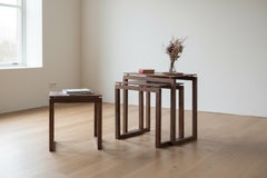 Mesas nido Wanaka, nogal macizo - Moderna de mediados de siglo inspirada en Studio Yann