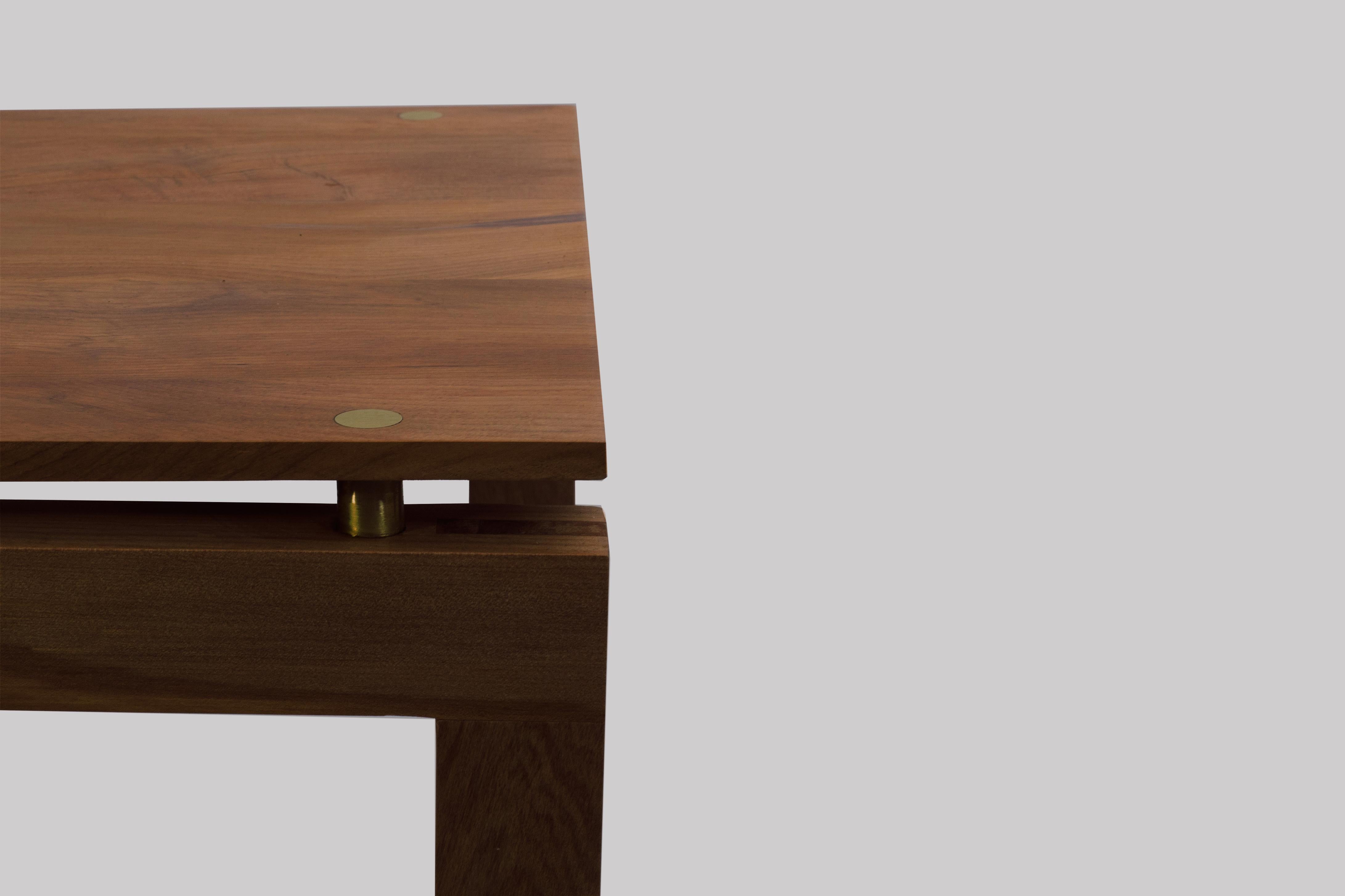 Mid-Century Modern Tables gigognes Wanaka, noyer massif - Inspiré par le Studio Yann pour le milieu du siècle dernier