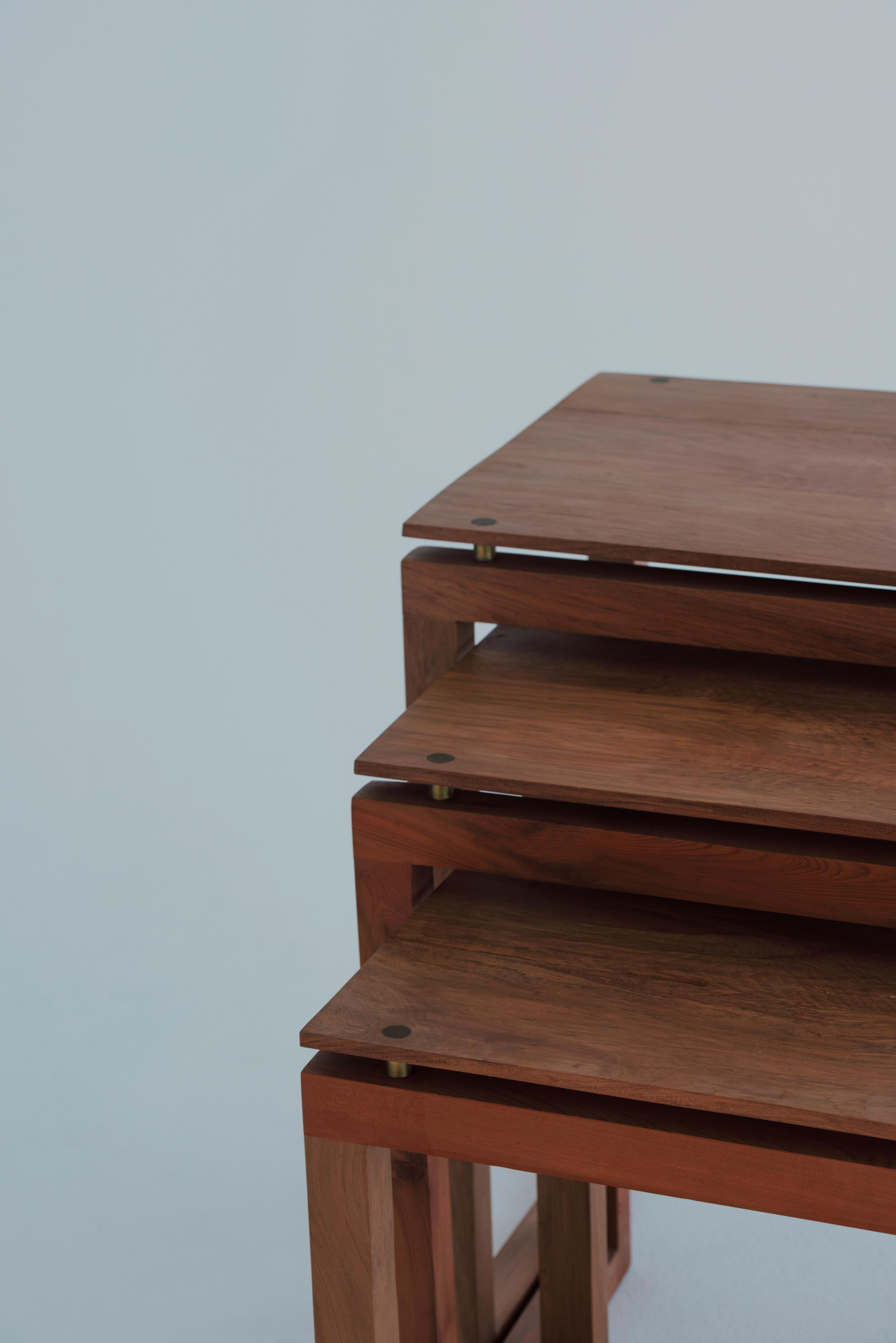 XXIe siècle et contemporain Tables gigognes Wanaka, noyer massif - Inspiré par le Studio Yann pour le milieu du siècle dernier