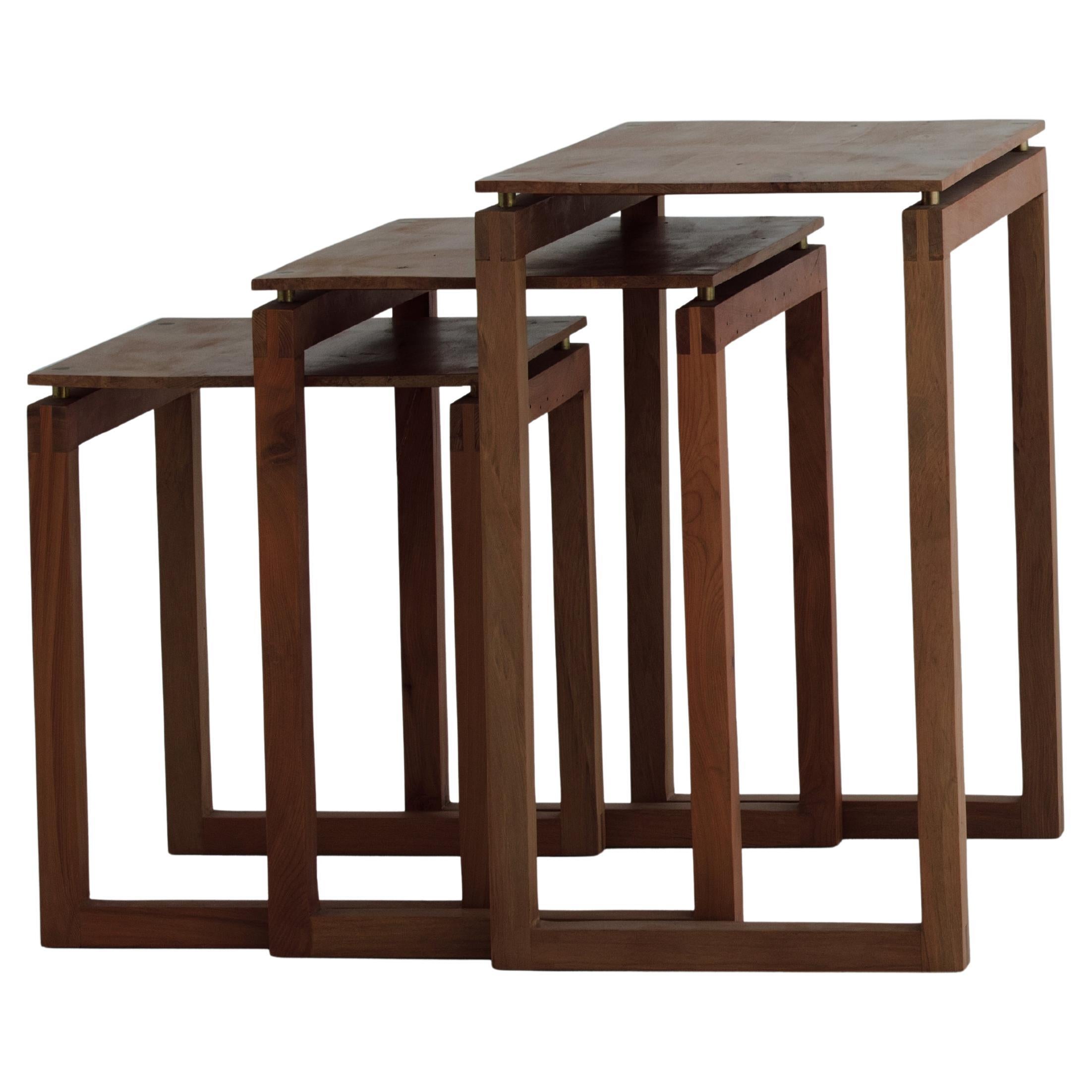 Tables gigognes Wanaka, noyer massif - Inspiré par le Studio Yann pour le milieu du siècle dernier